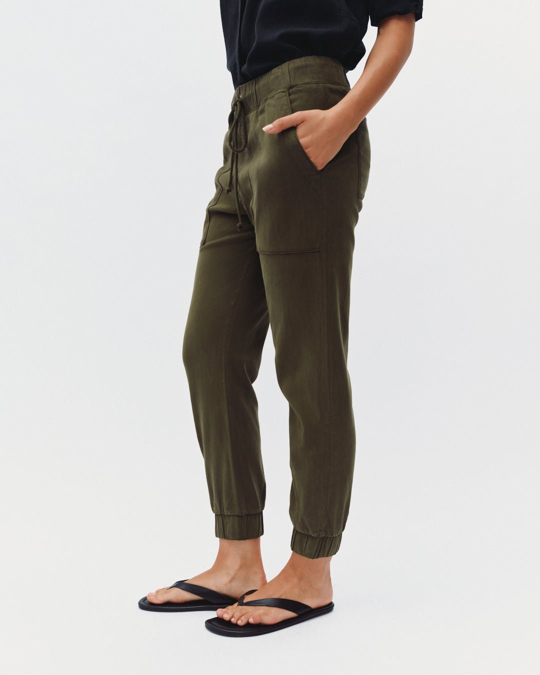 Bella Dahl Pocket Jogger - Olive Night