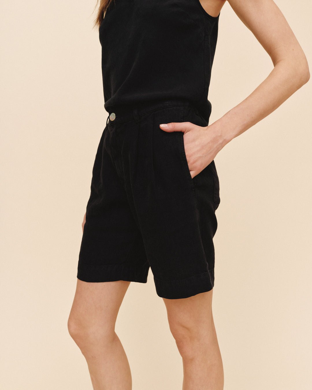 Bella Dahl Pleated Bermuda - Black