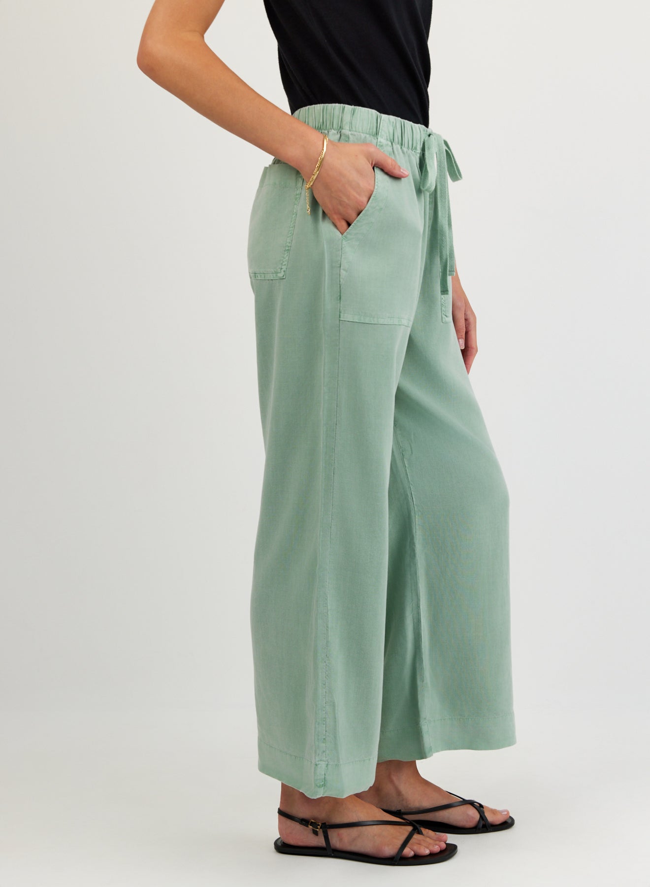 Bella Dahl Easy Pocket Wide Leg Crop - Oasis Green