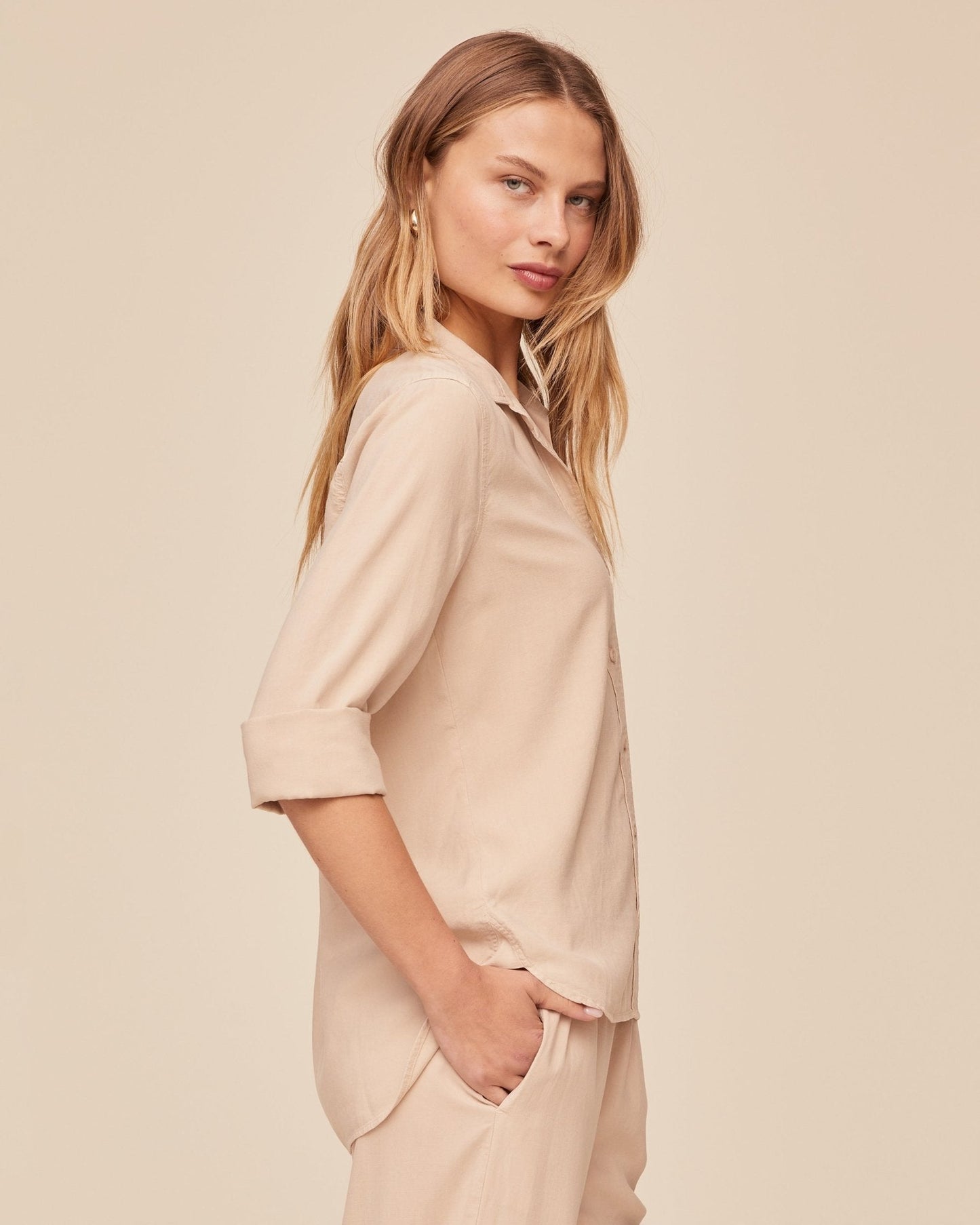 Bella Dahl Shirt Tail Button Down in Linen Sand - Bella Dahl