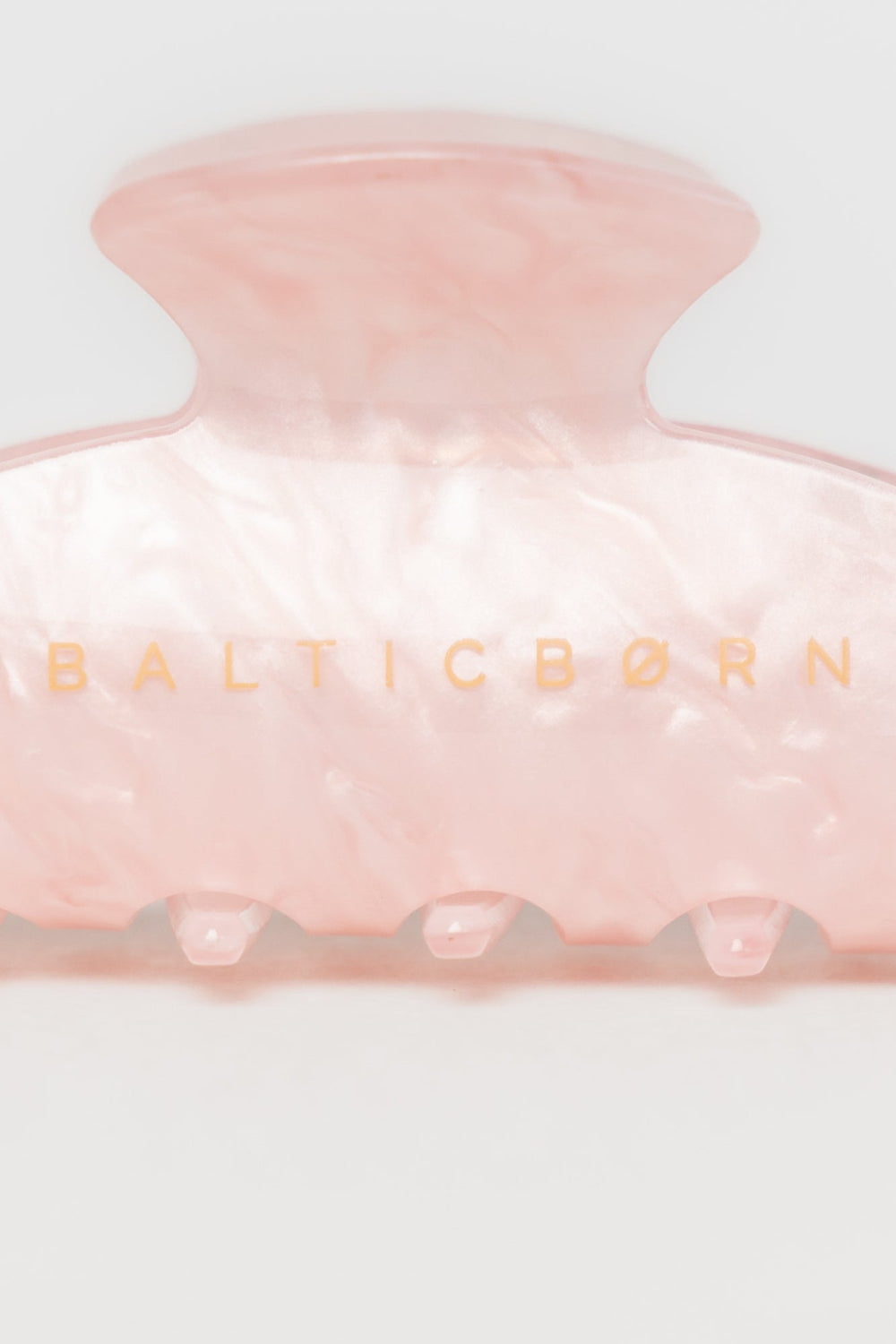 Pearl Claw Clip | Baltic Born Pink