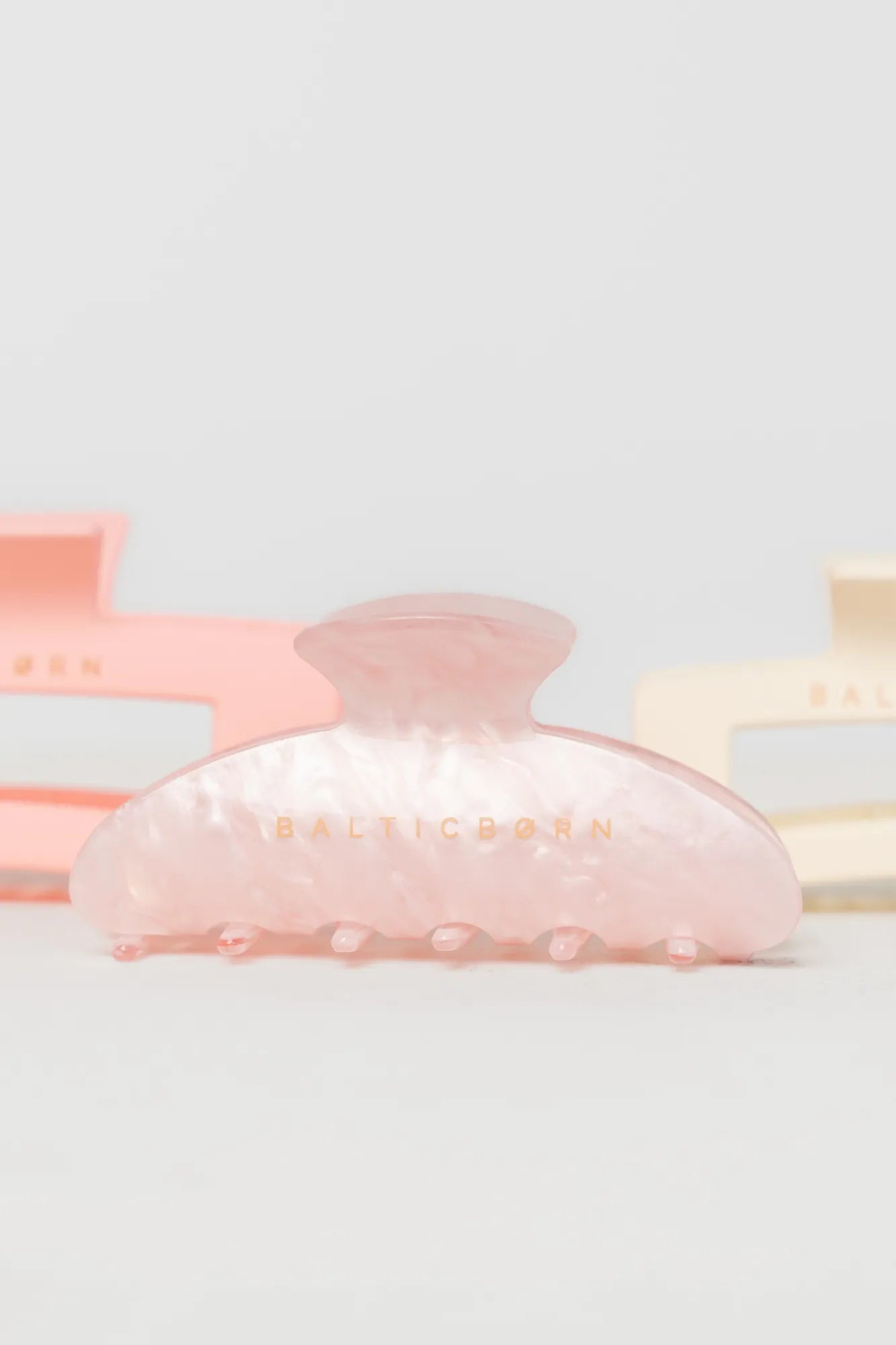 Pearl Claw Clip | Baltic Born Pink