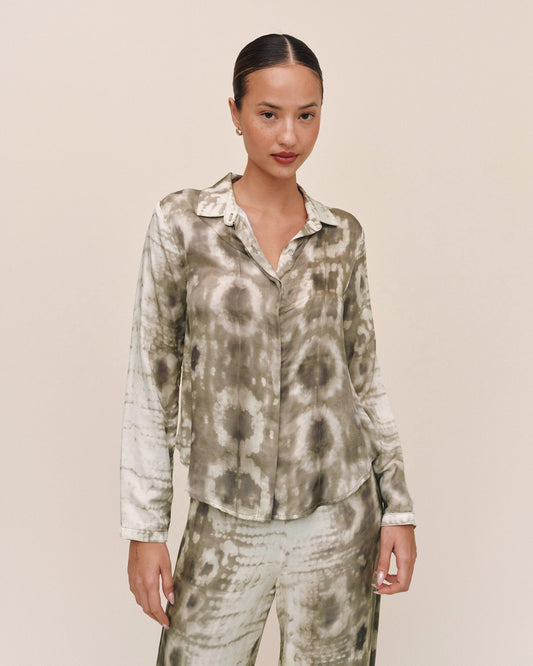 Bella Dahl Clean Hidden Placket Shirt - Sage Snake Print