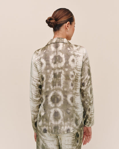 Bella Dahl Clean Hidden Placket Shirt - Sage Snake Print