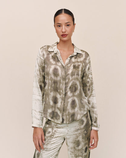Bella Dahl Clean Hidden Placket Shirt - Sage Snake Print