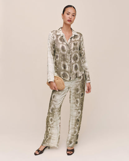 Bella Dahl Clean Hidden Placket Shirt - Sage Snake Print