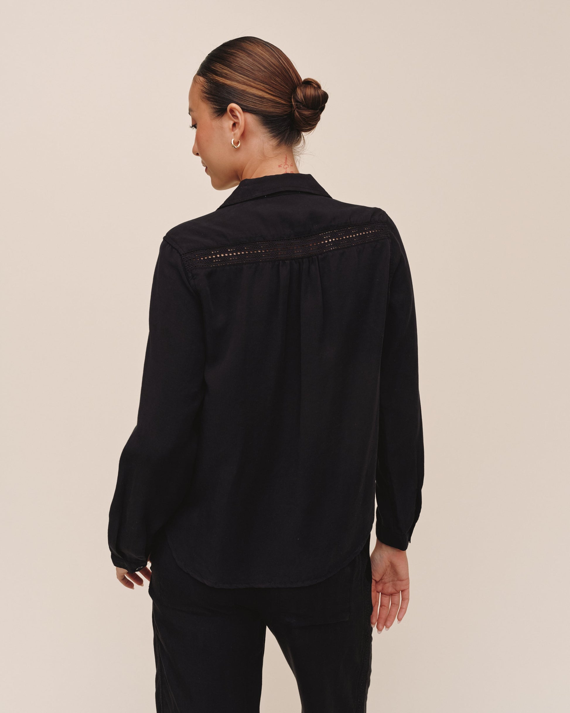 Bella Dahl Long Sleeve Shirt With Lace Inset - Black