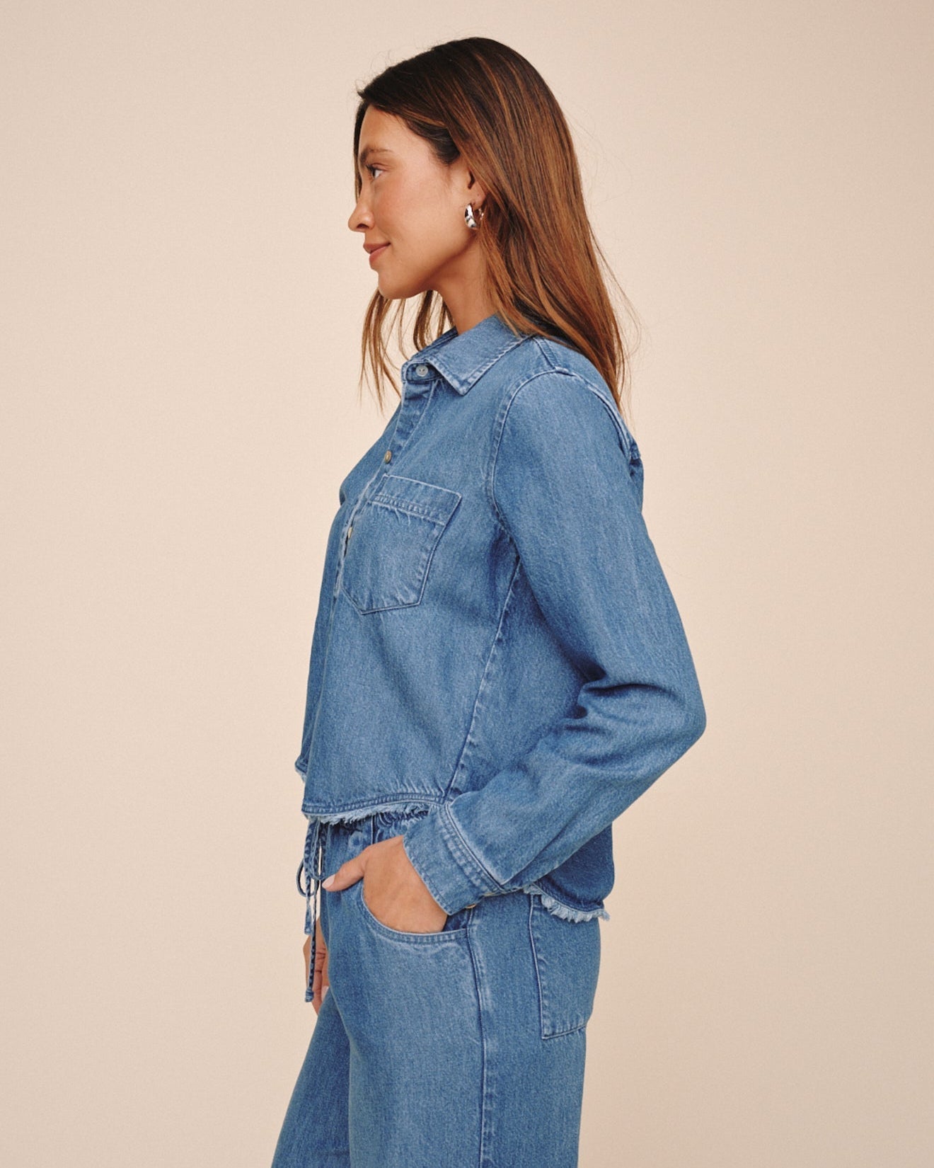 Bella Dahl Fray Hem Cropped Button Down - Indigo Mist Wash