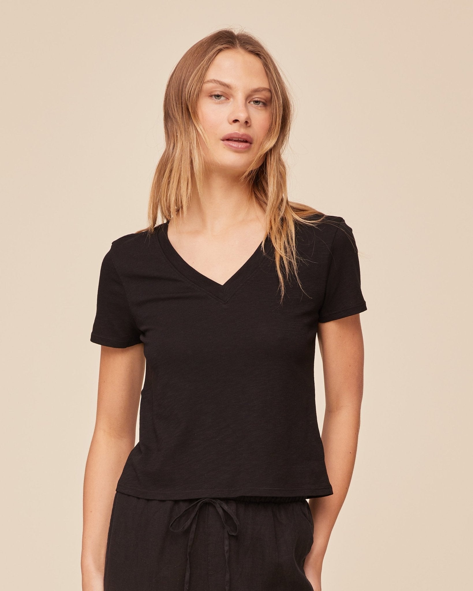 Bella Dahl V Neck Tee - Black