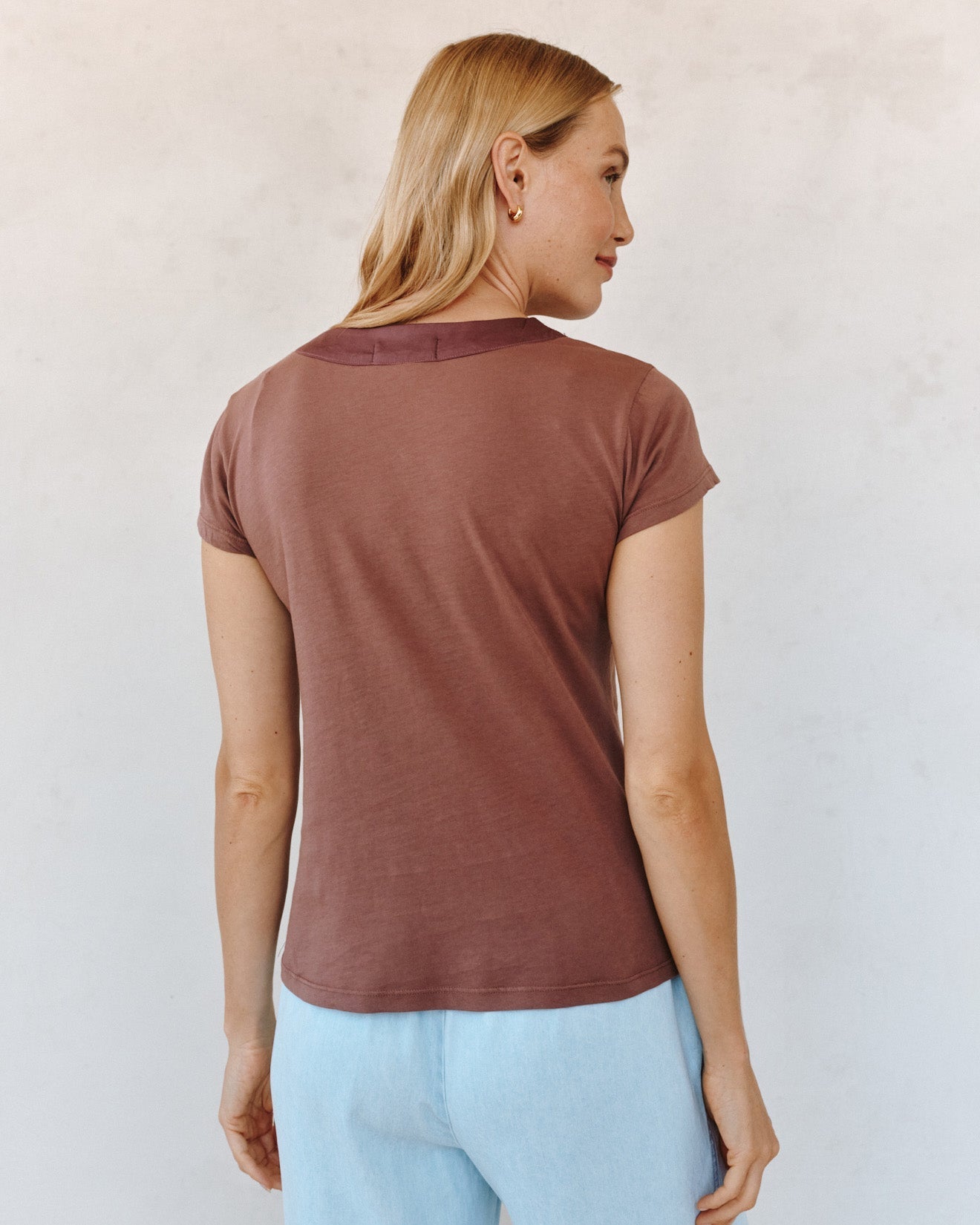 Bella Dahl Mixed V Neck Tee - Mocha Cloud