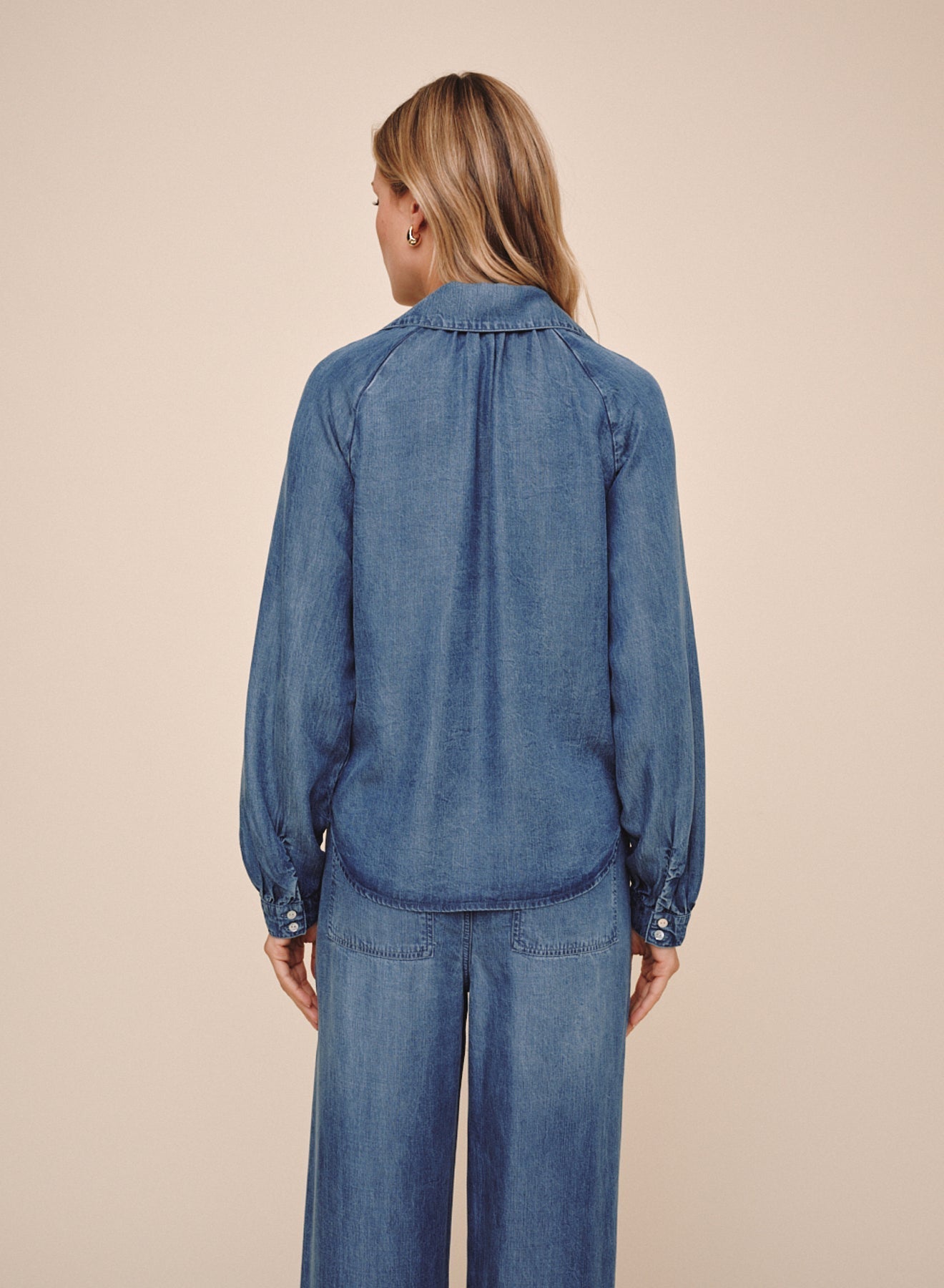 Bella Dahl Long Sleeve Raglan Pullover - Shadow Blue Wash