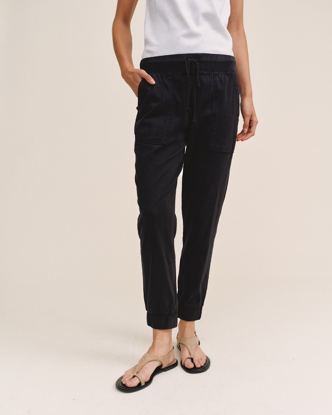 Bella Dahl Versatile Pocket Jogger in Vintage Black - Bella Dahl