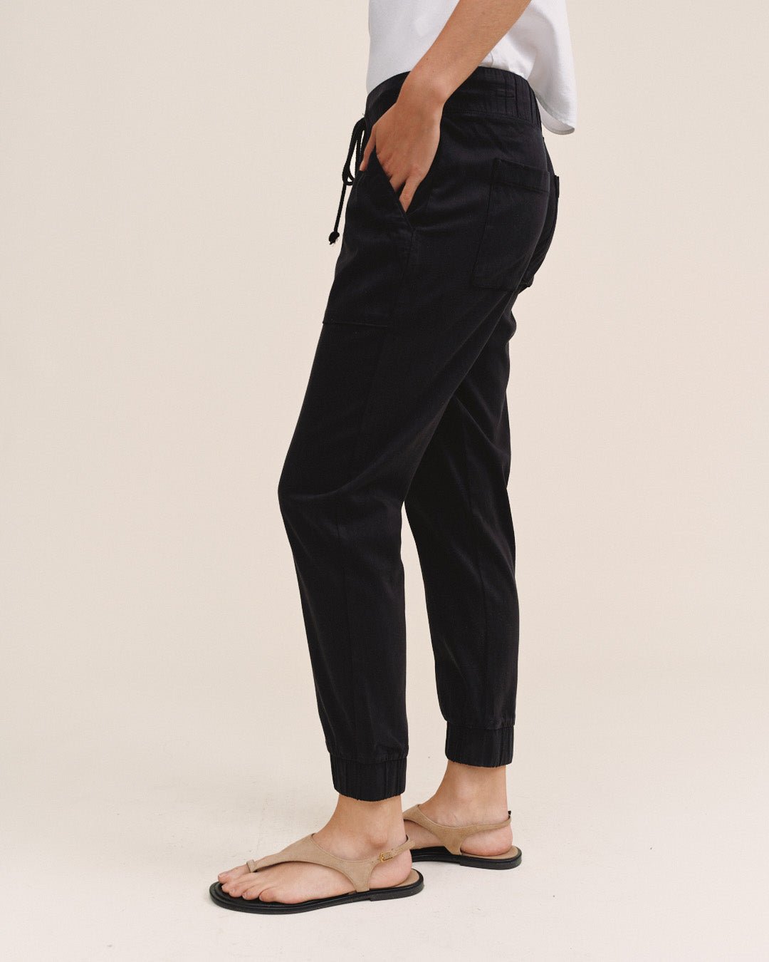 Bella Dahl Versatile Pocket Jogger in Vintage Black - Bella Dahl