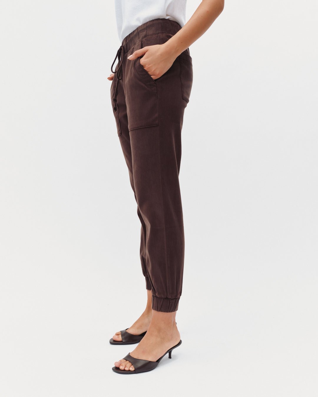Bella Dahl Pocket Jogger - Dark Chestnut