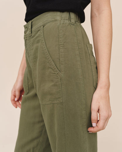 Bella Dahl Porkchop Darted Knee Pant - Olive Green