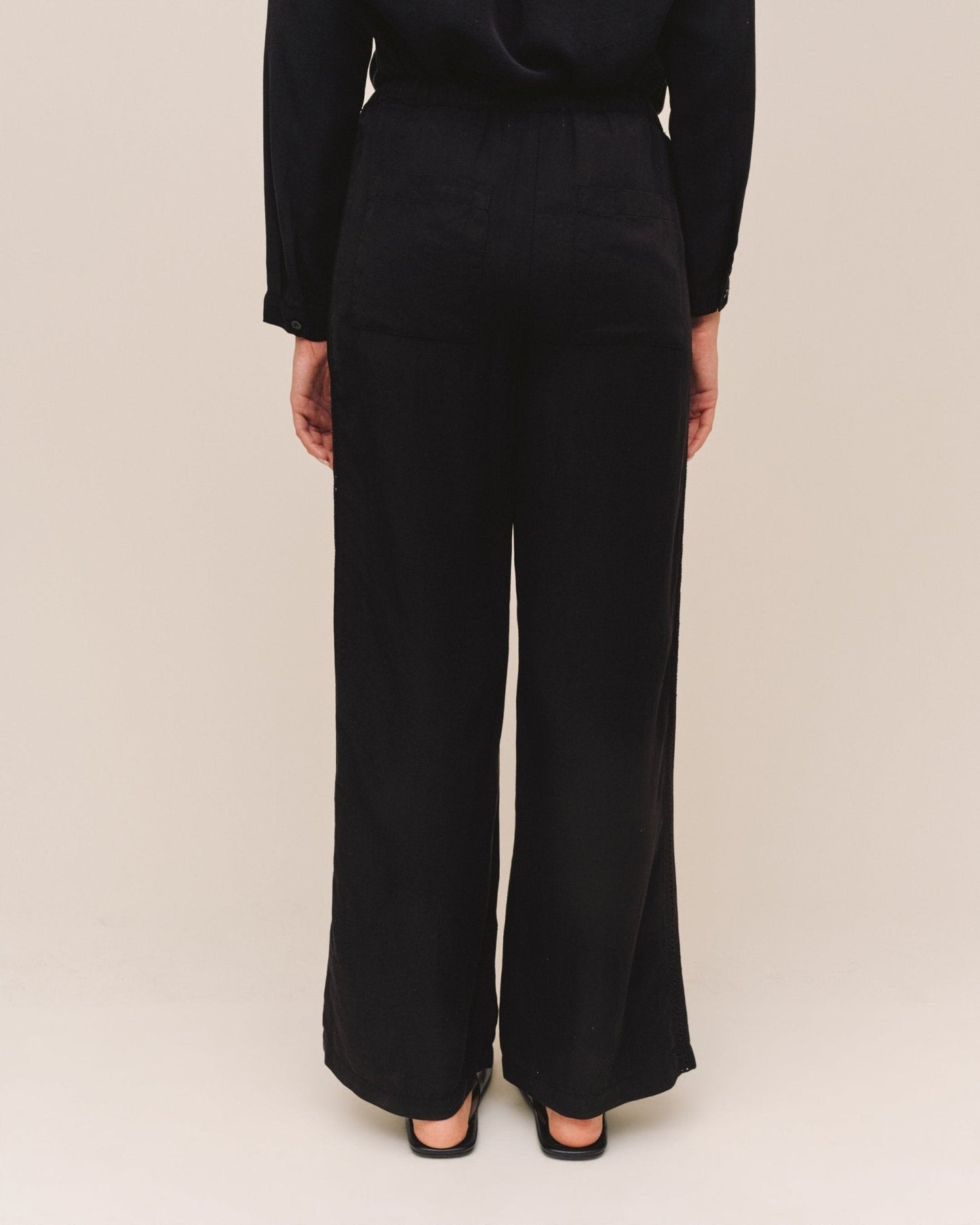 Bella Dahl Side Seam Trim Pant - Black