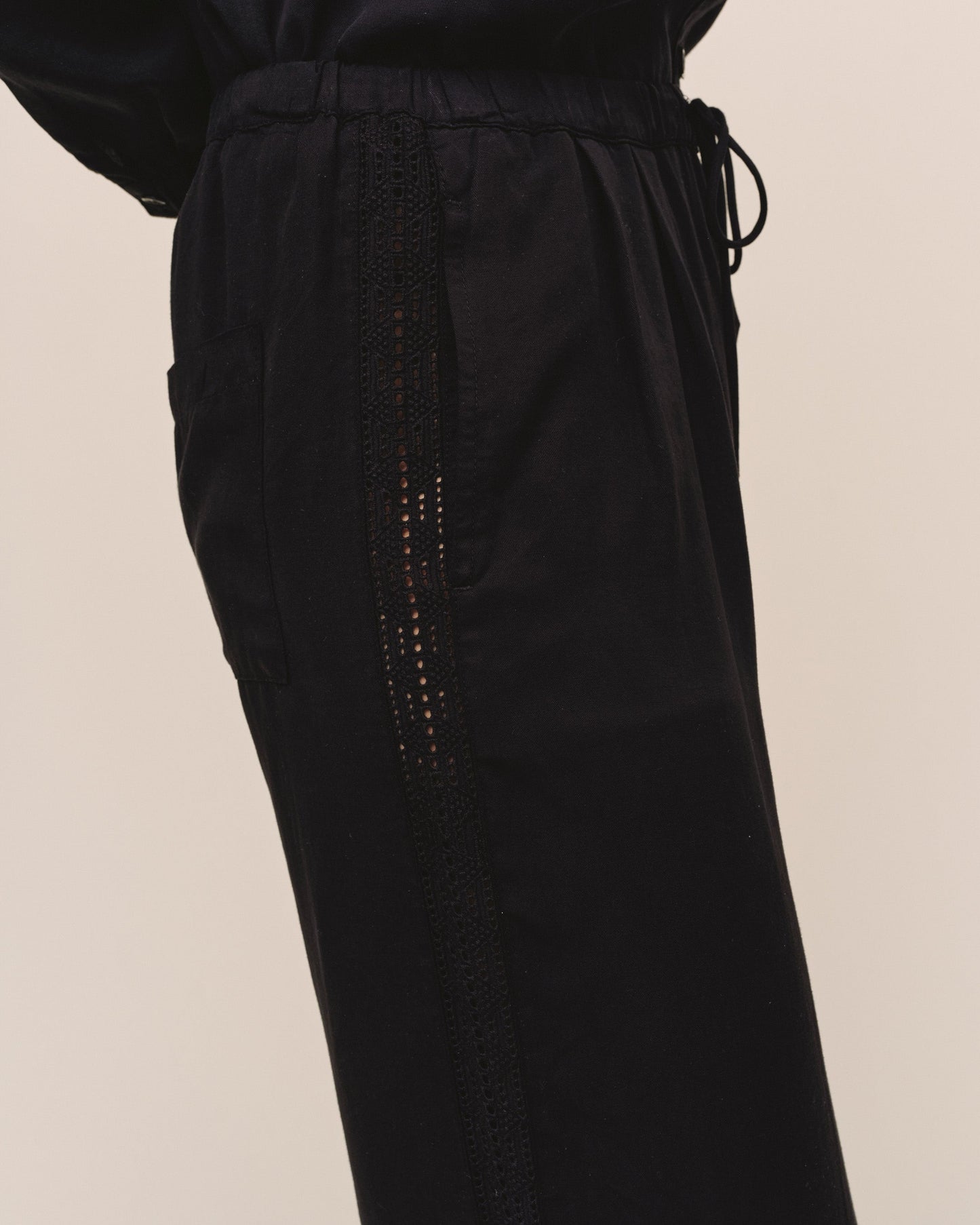 Bella Dahl Side Seam Trim Pant - Black