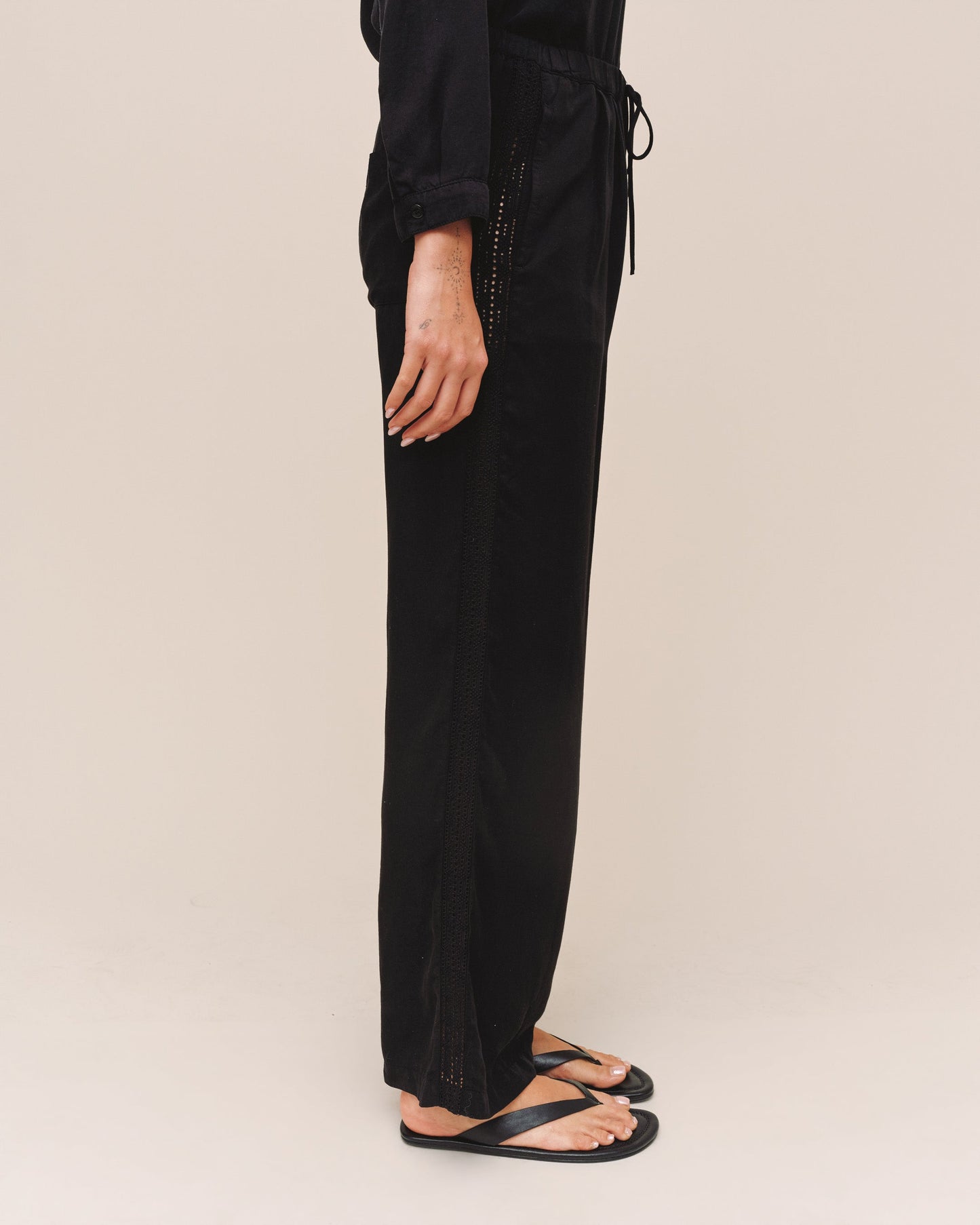 Bella Dahl Side Seam Trim Pant - Black