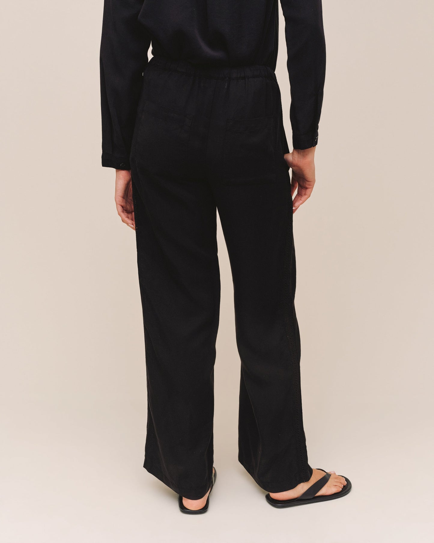 Bella Dahl Side Seam Trim Pant - Black