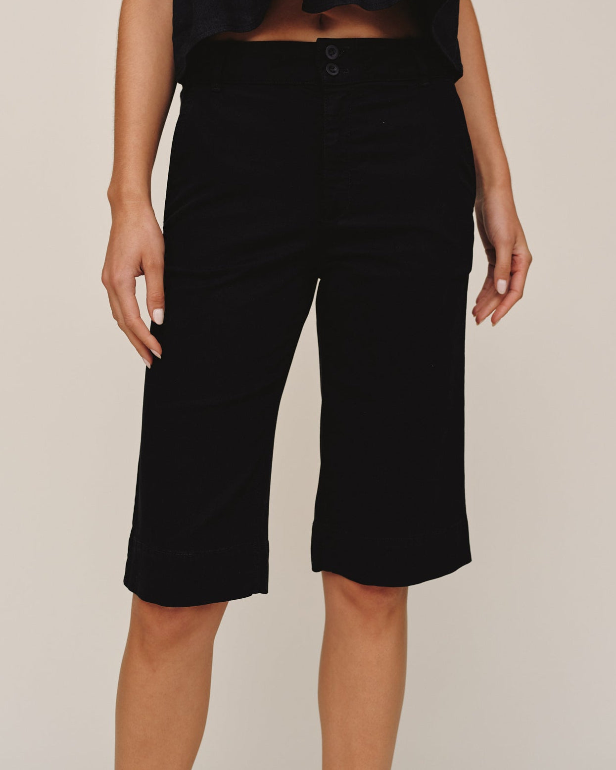Bella Dahl Saige Bermuda- Black