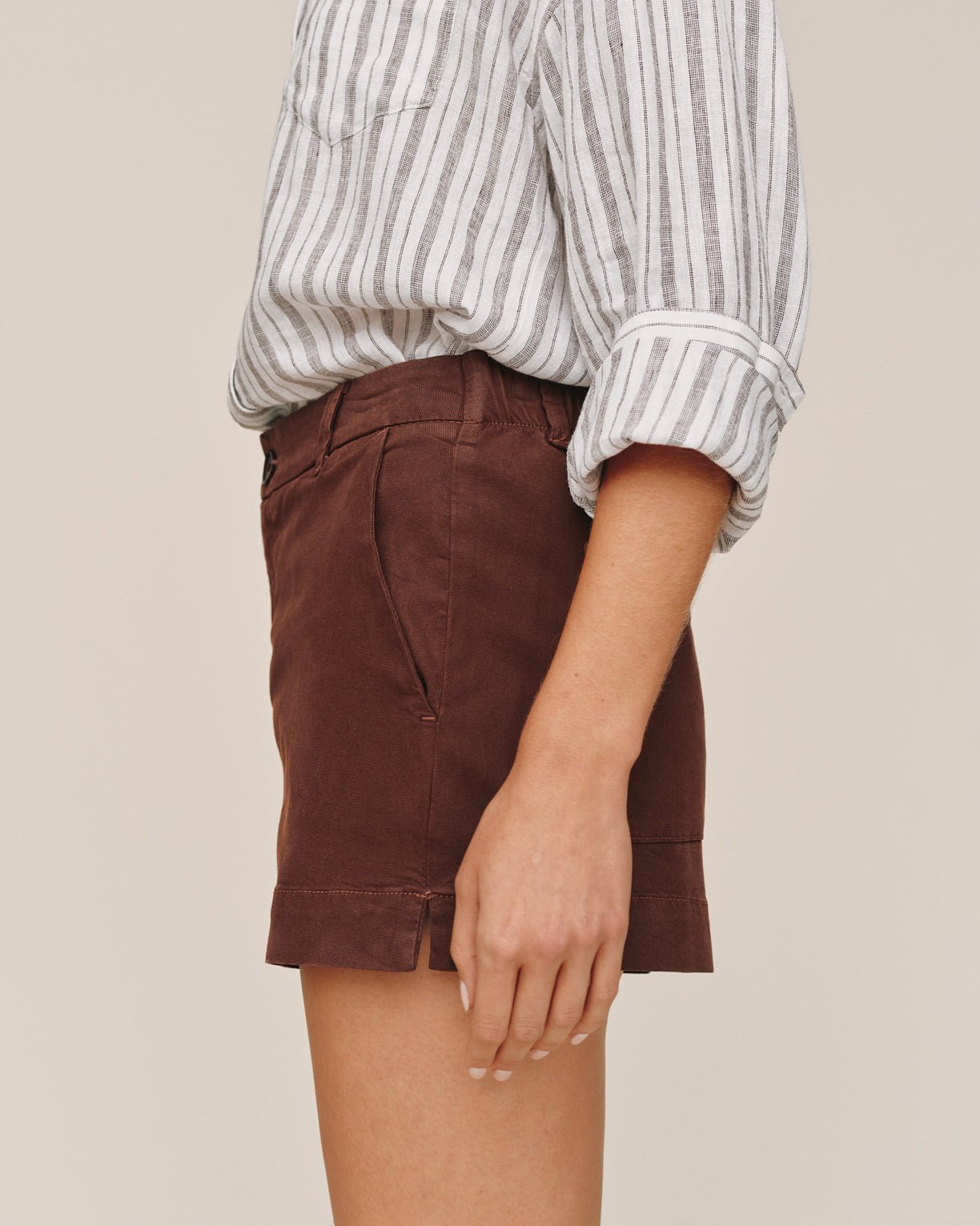 Bella Dahl Side Slit Tennis Short - Sienna Brown
