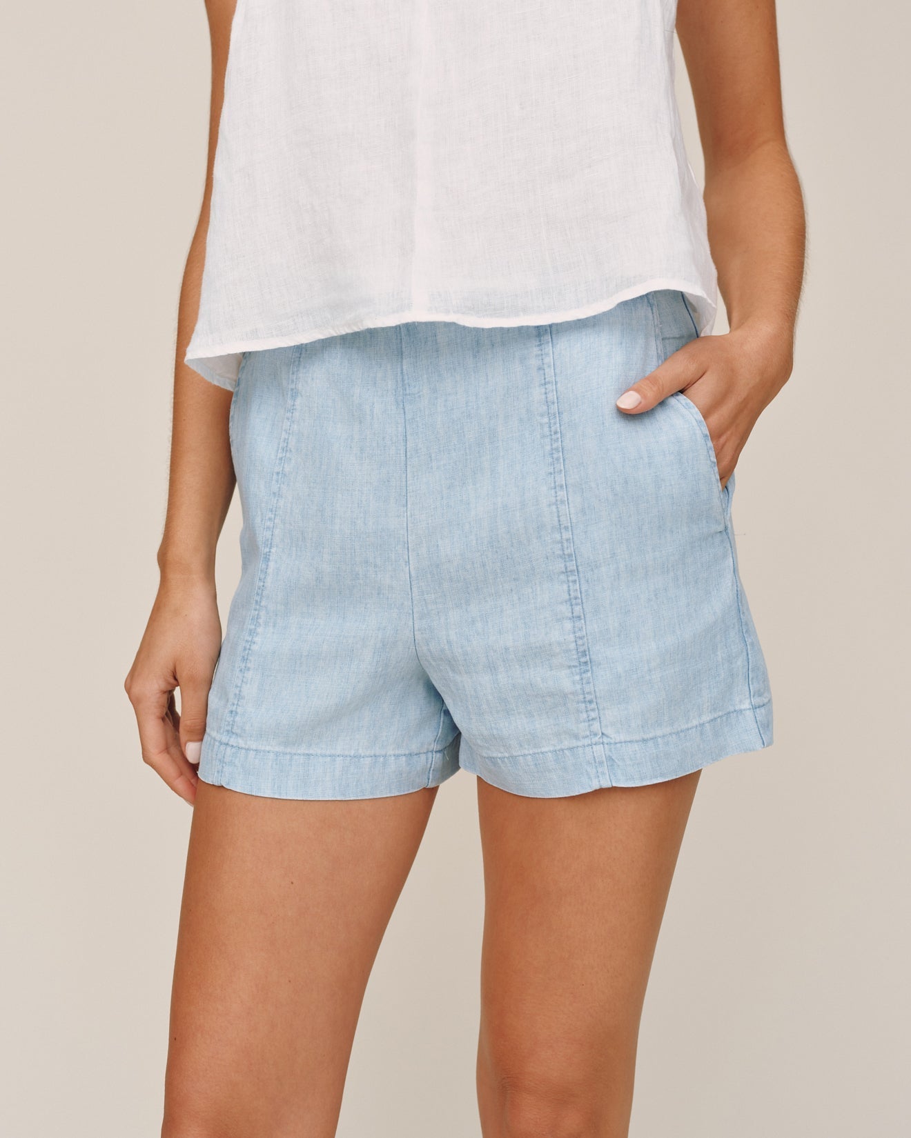 Bella Dahl Smocked Back Seam Short - Sun Bleached Wash