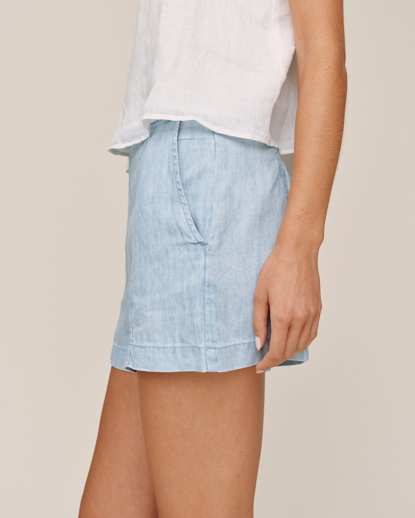 Bella Dahl Smocked Back Seam Short - Sun Bleached Wash