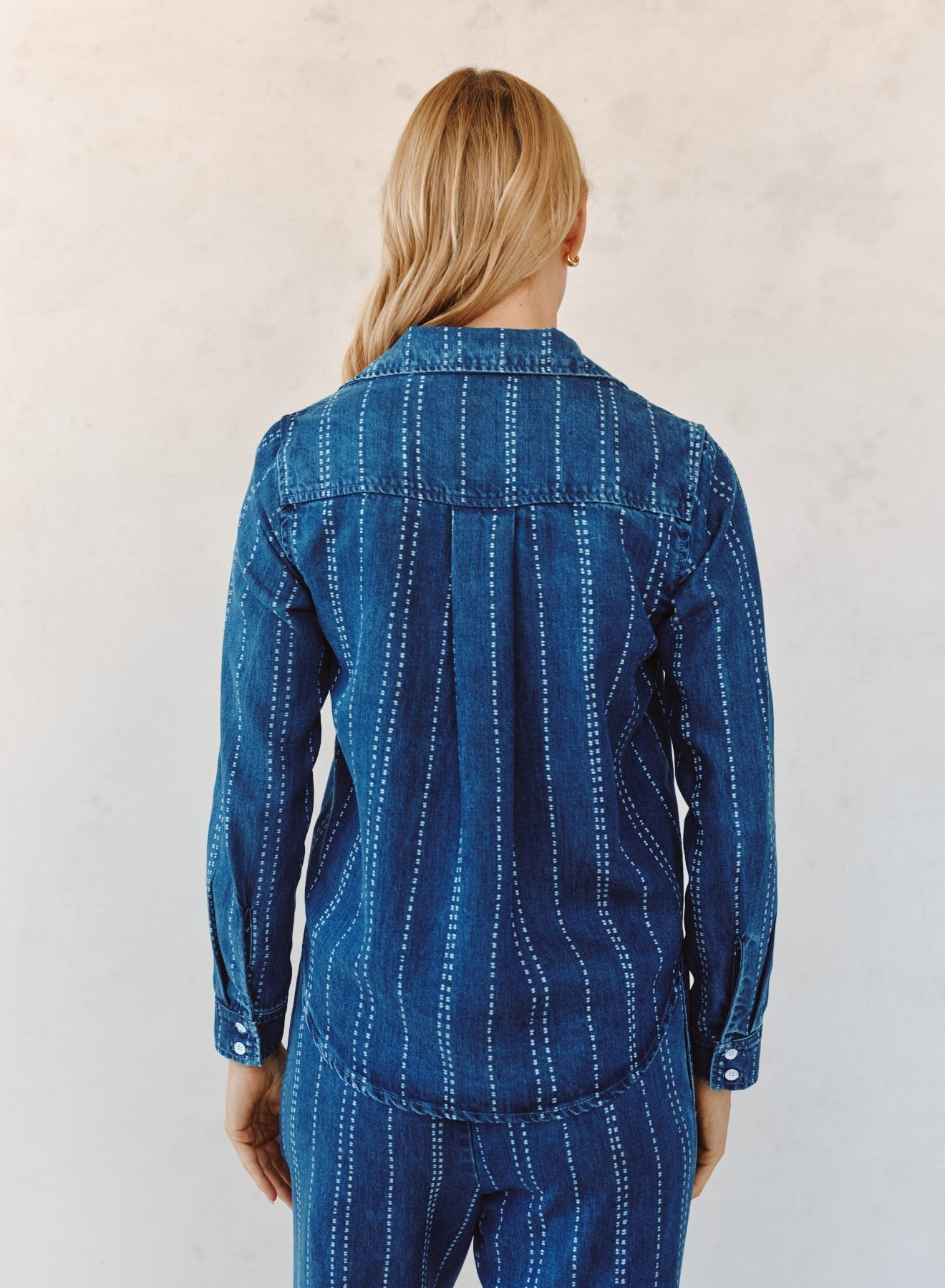 Bella Dahl Long Sleeve Cropped Shirt - Indigo Stripe