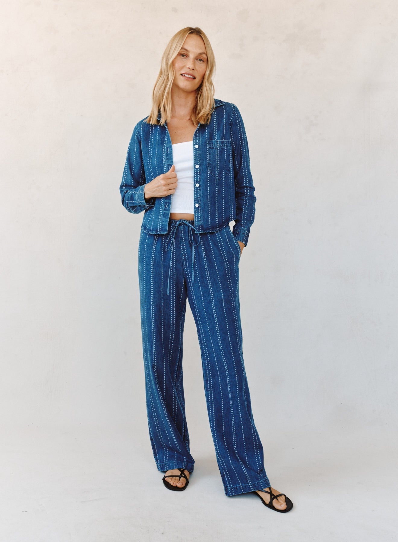 Bella Dahl Long Sleeve Cropped Shirt - Indigo Stripe