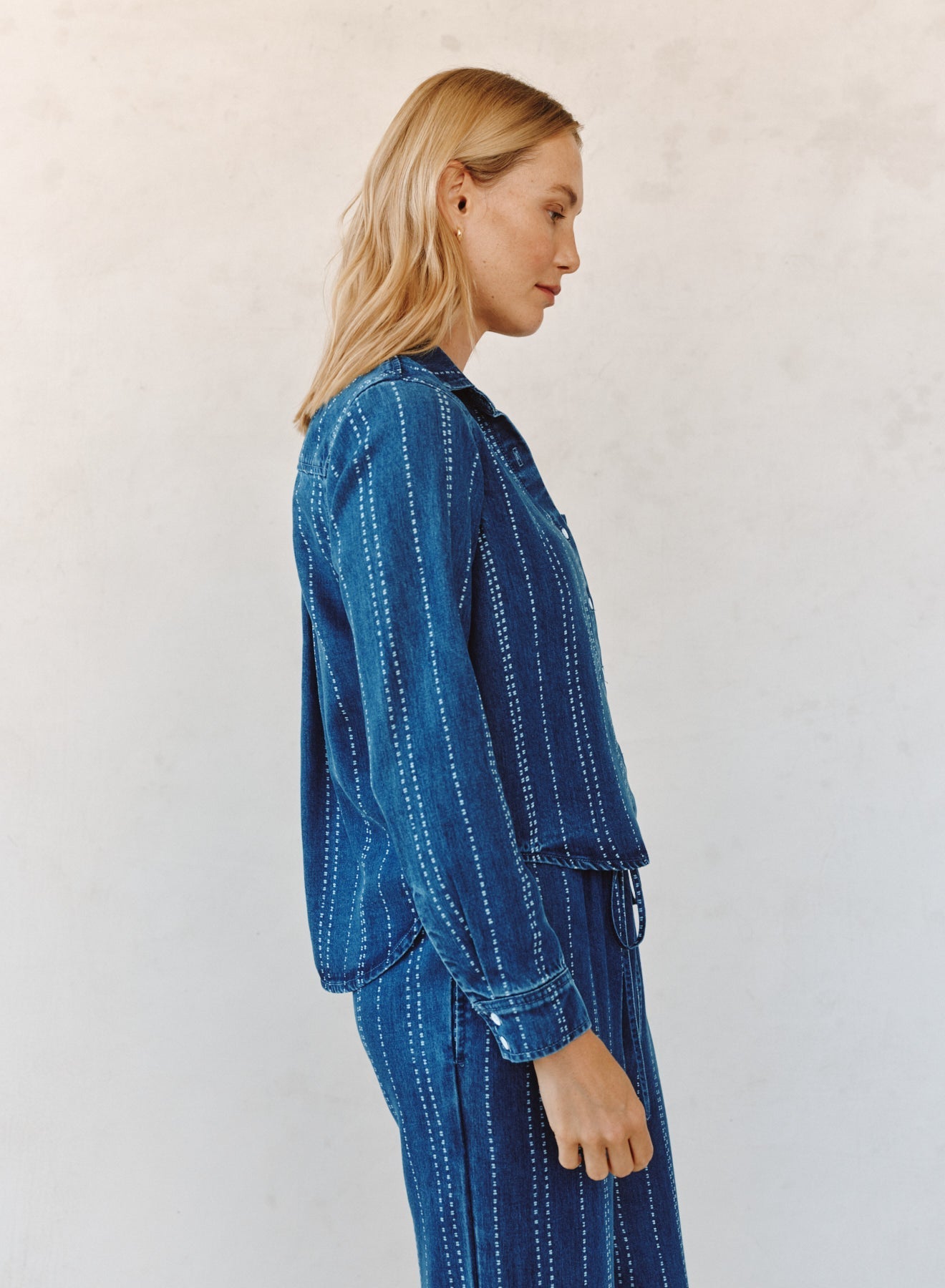 Bella Dahl Long Sleeve Cropped Shirt - Indigo Stripe