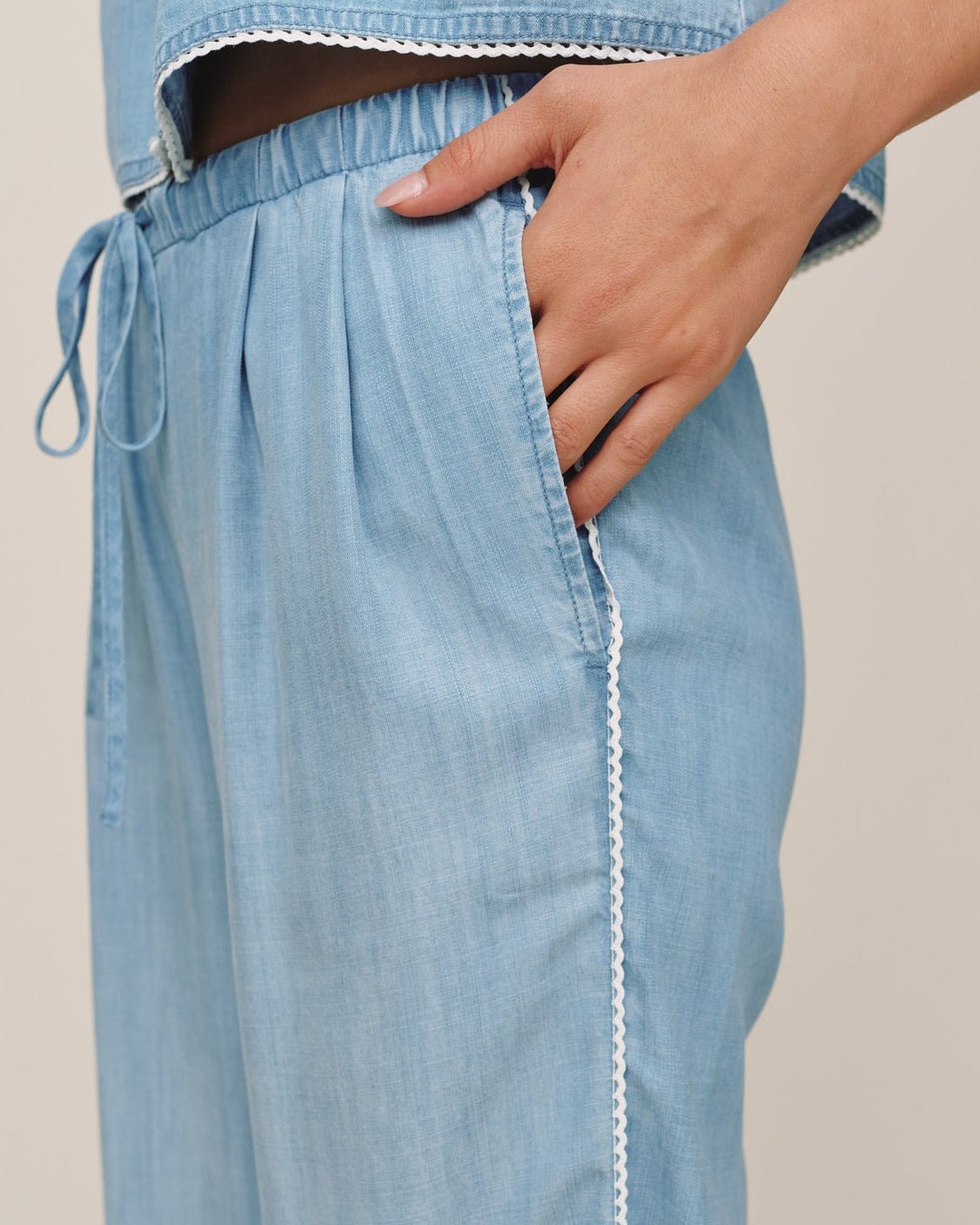 Bella Dahl Scallop Side Seam Pant - Ombre Mist Wash