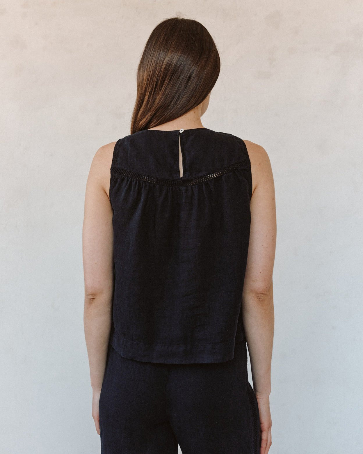 Bella Dahl Sleeveless Trimmed Yoke Seam Top - Black