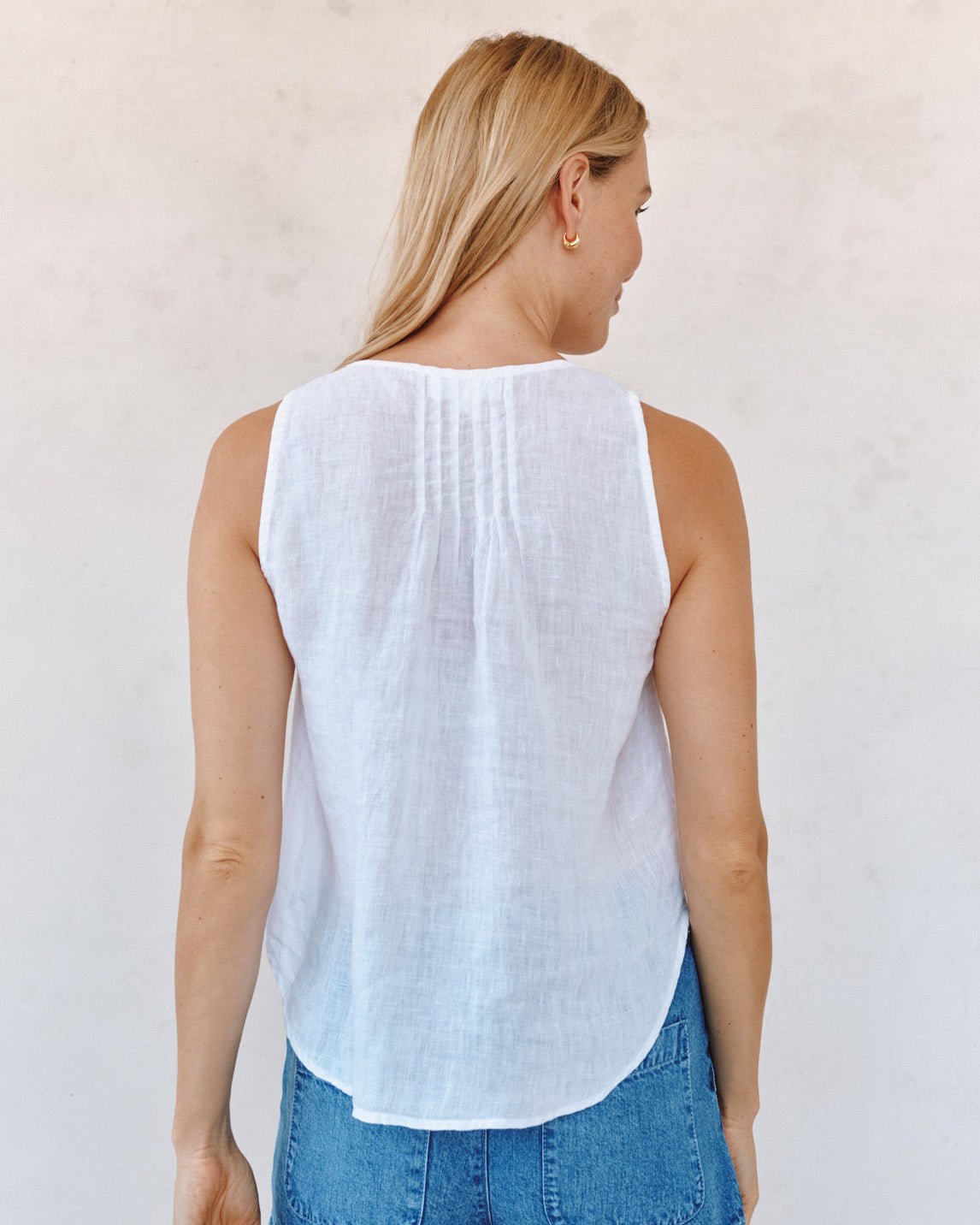 Bella Dahl Sleeveless Pintuck V Neck Top - White