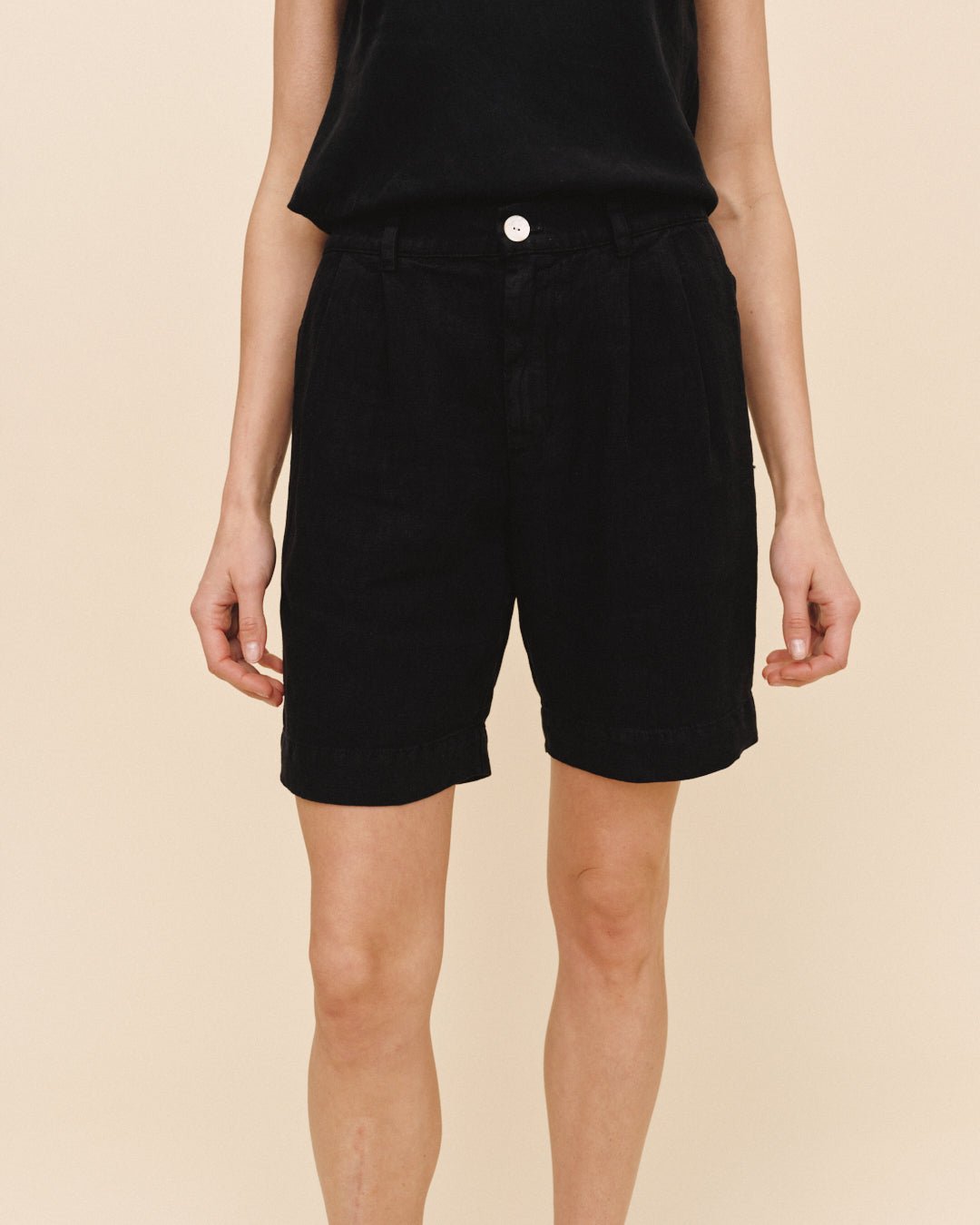Bella Dahl Pleated Bermuda - Black