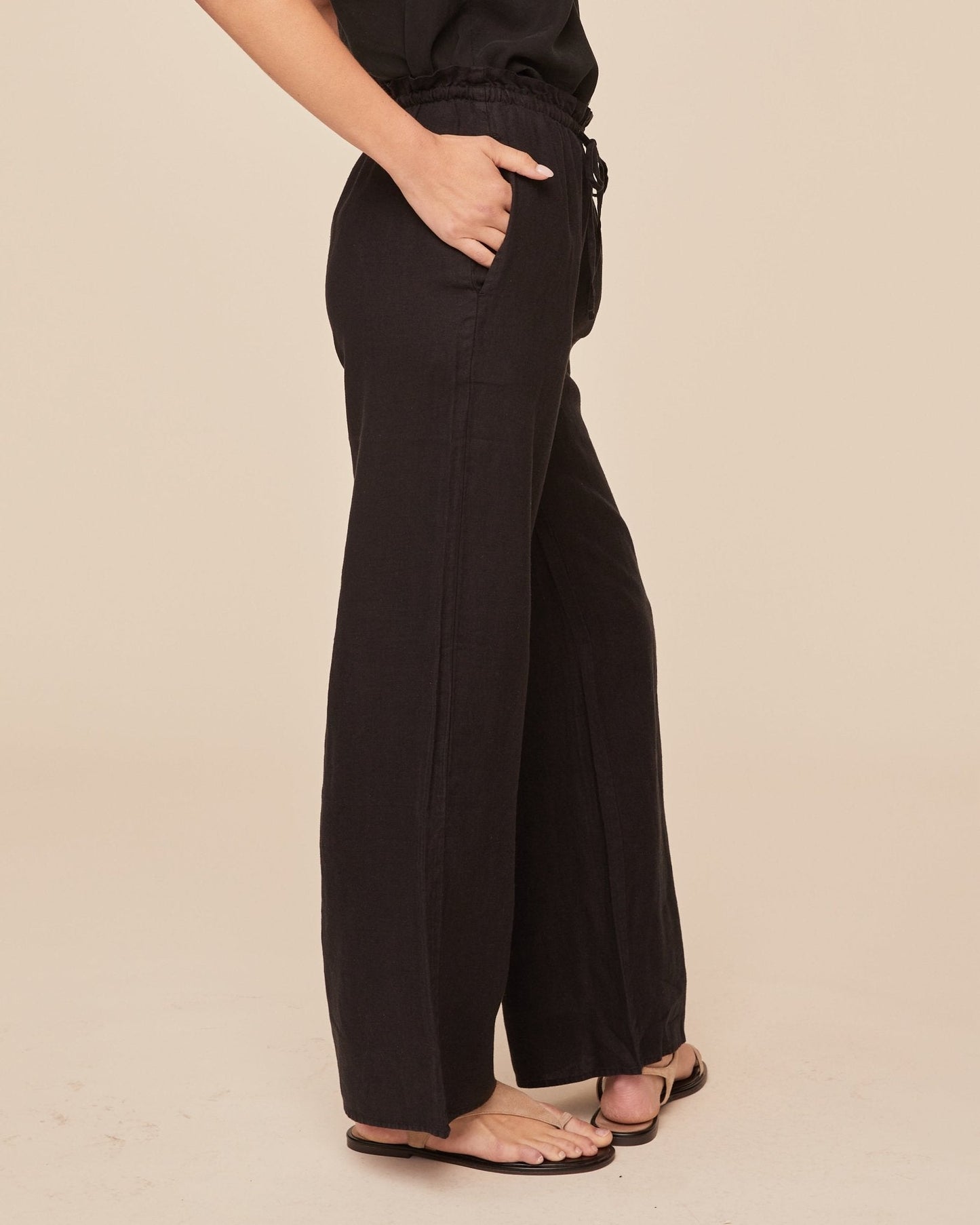 Bella Dahl Ruffle Waist Wide Leg Pant - Black