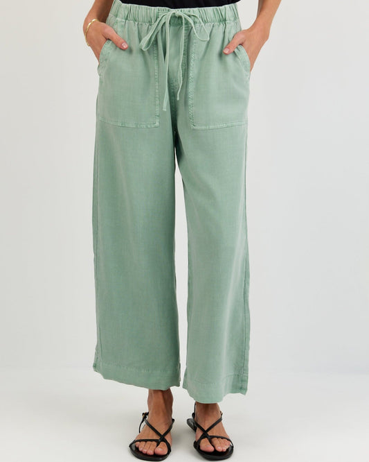 Bella Dahl Easy Pocket Wide Leg Crop - Oasis Green
