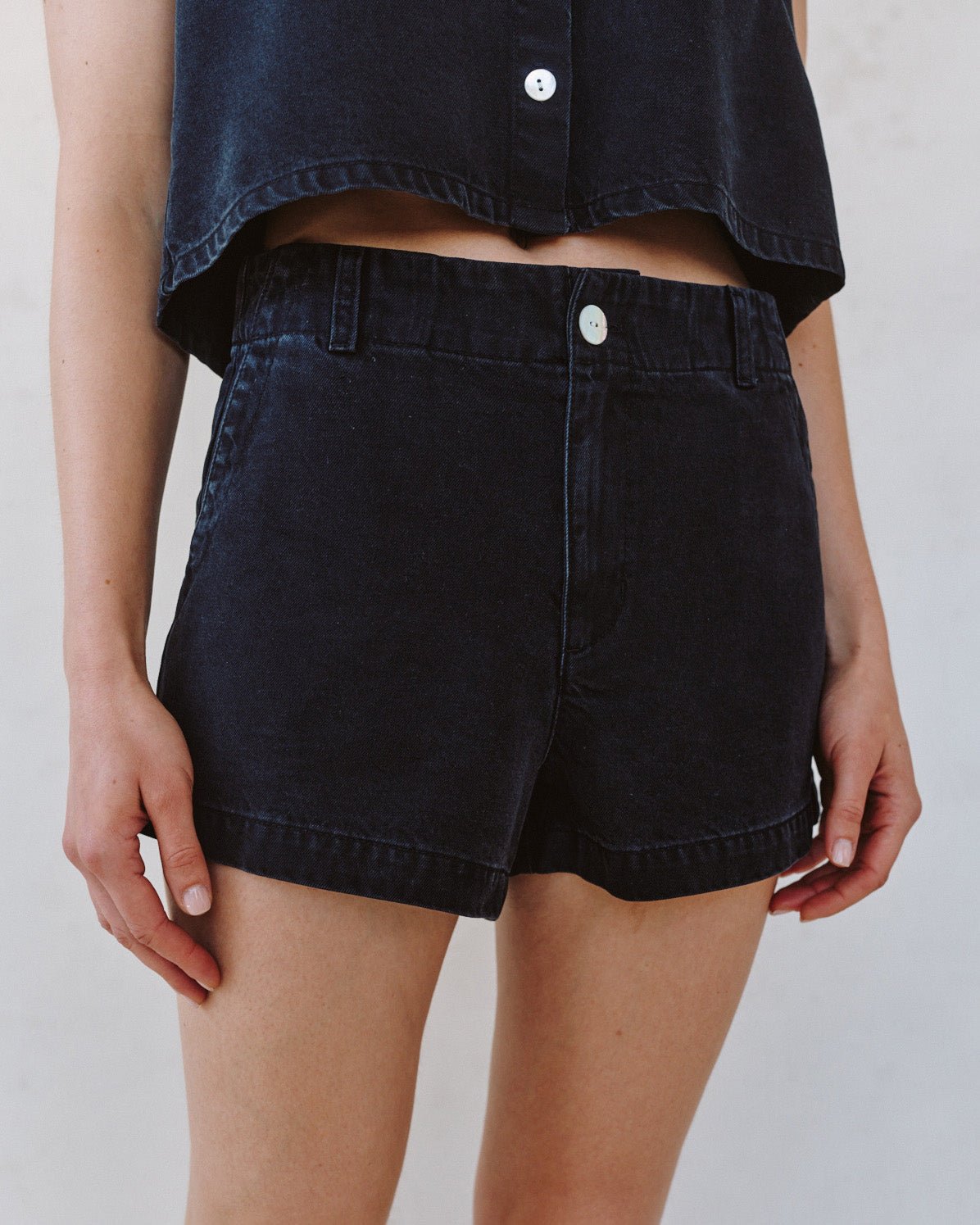 Bella Dahl Elle Playa Trouser Short - Antique Black Wash