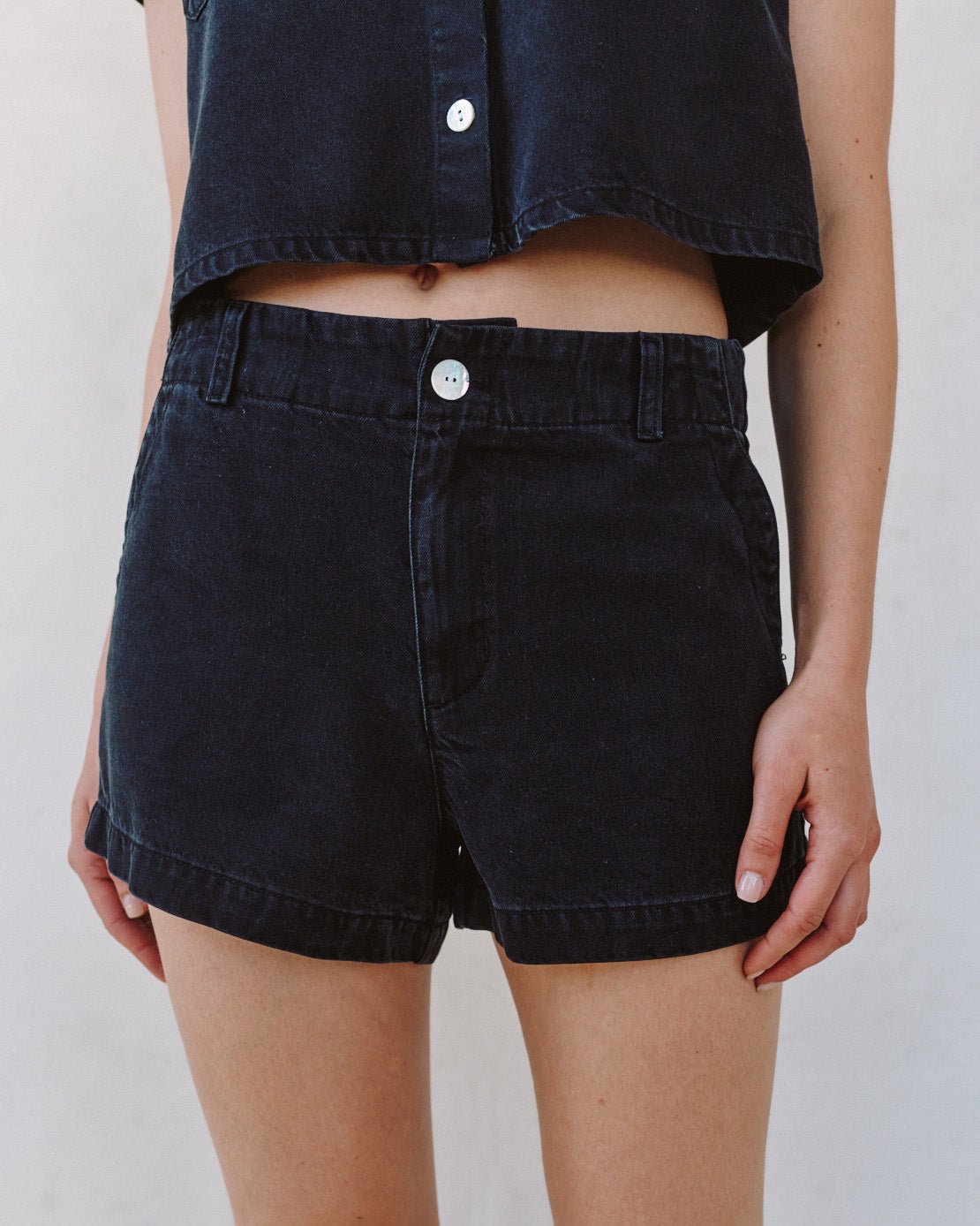 Bella Dahl Elle Playa Trouser Short - Antique Black Wash