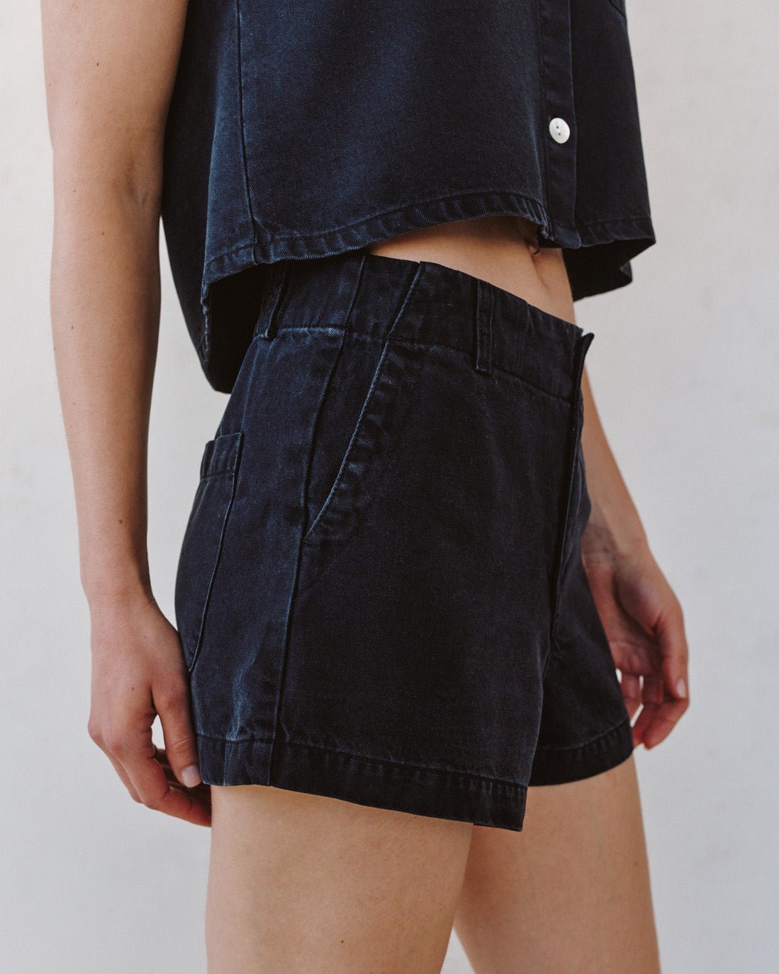 Bella Dahl Elle Playa Trouser Short - Antique Black Wash