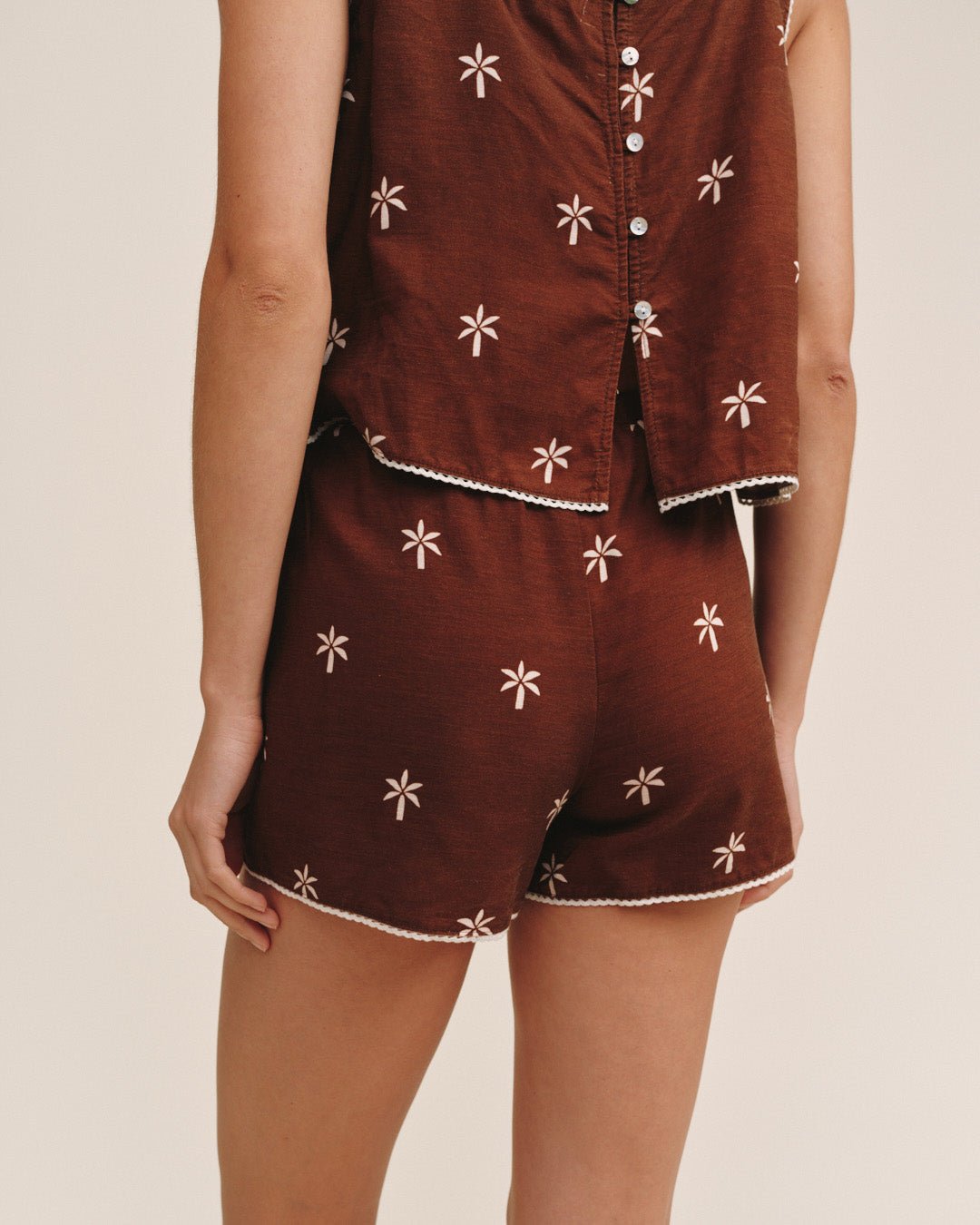 Bella Dahl Drawstring Short With Scallop Trim - Coconut Palm Print