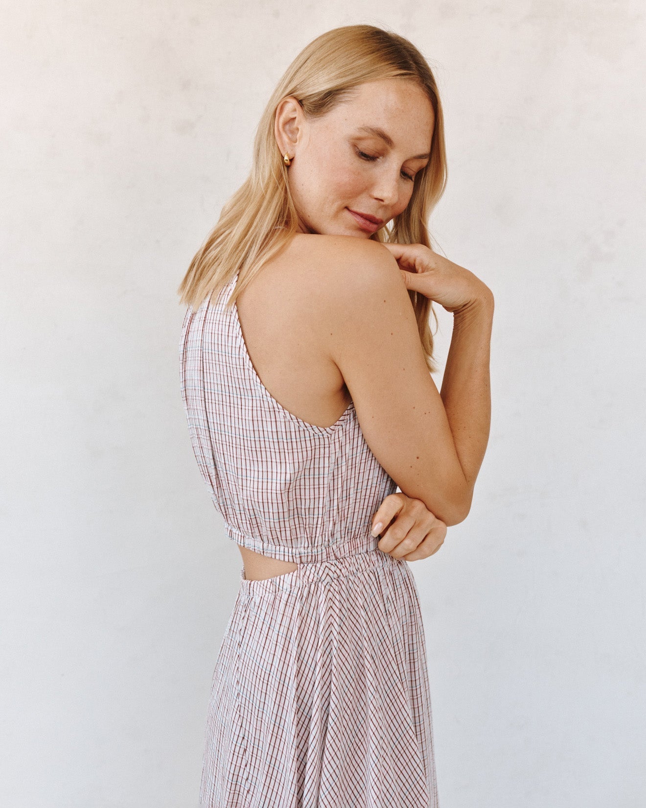 Bella Dahl Cut Out Back Midi Halter Dress - Sunwashed Check