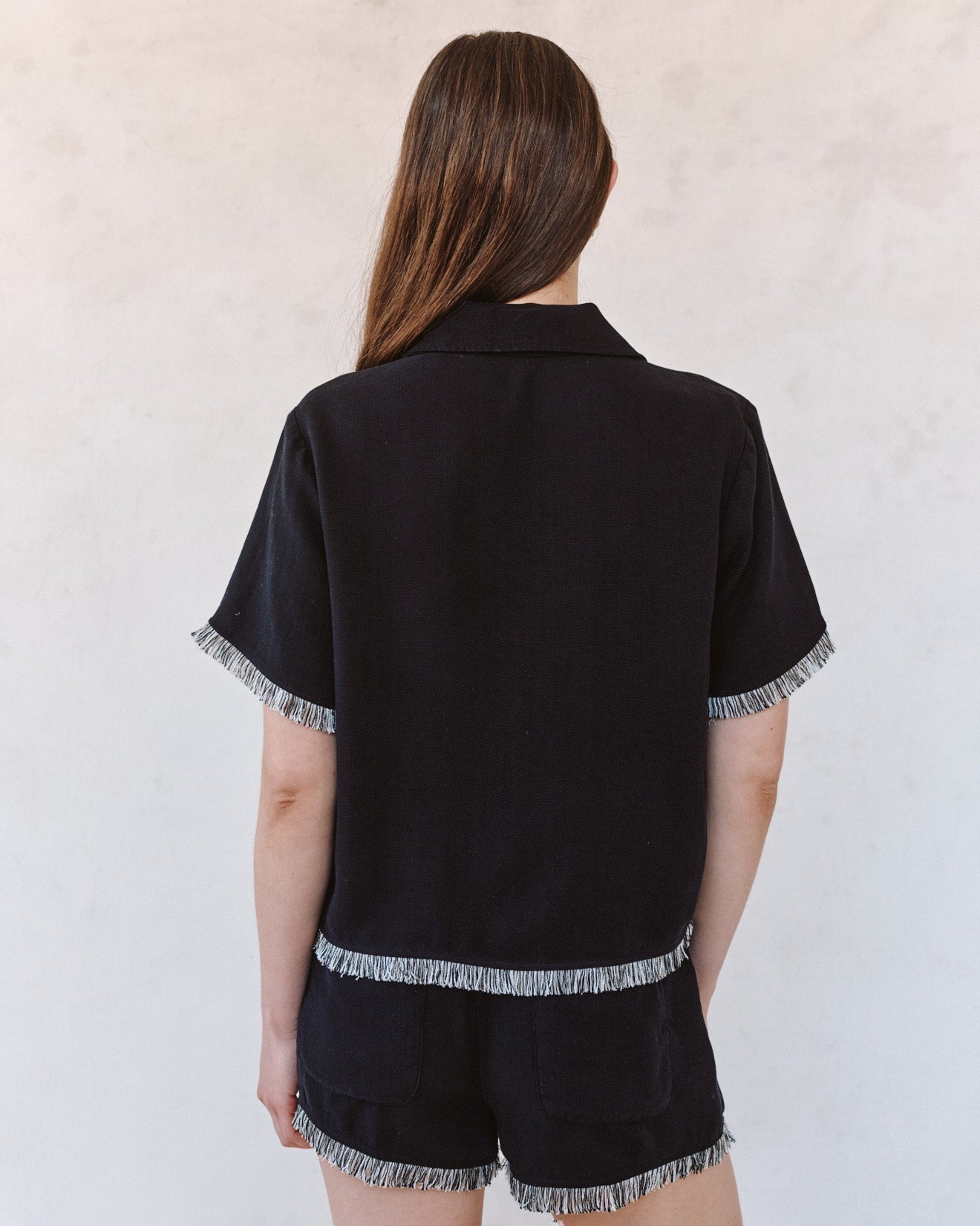 Bella Dahl Short Sleeve Fray Trim Shirt - Black