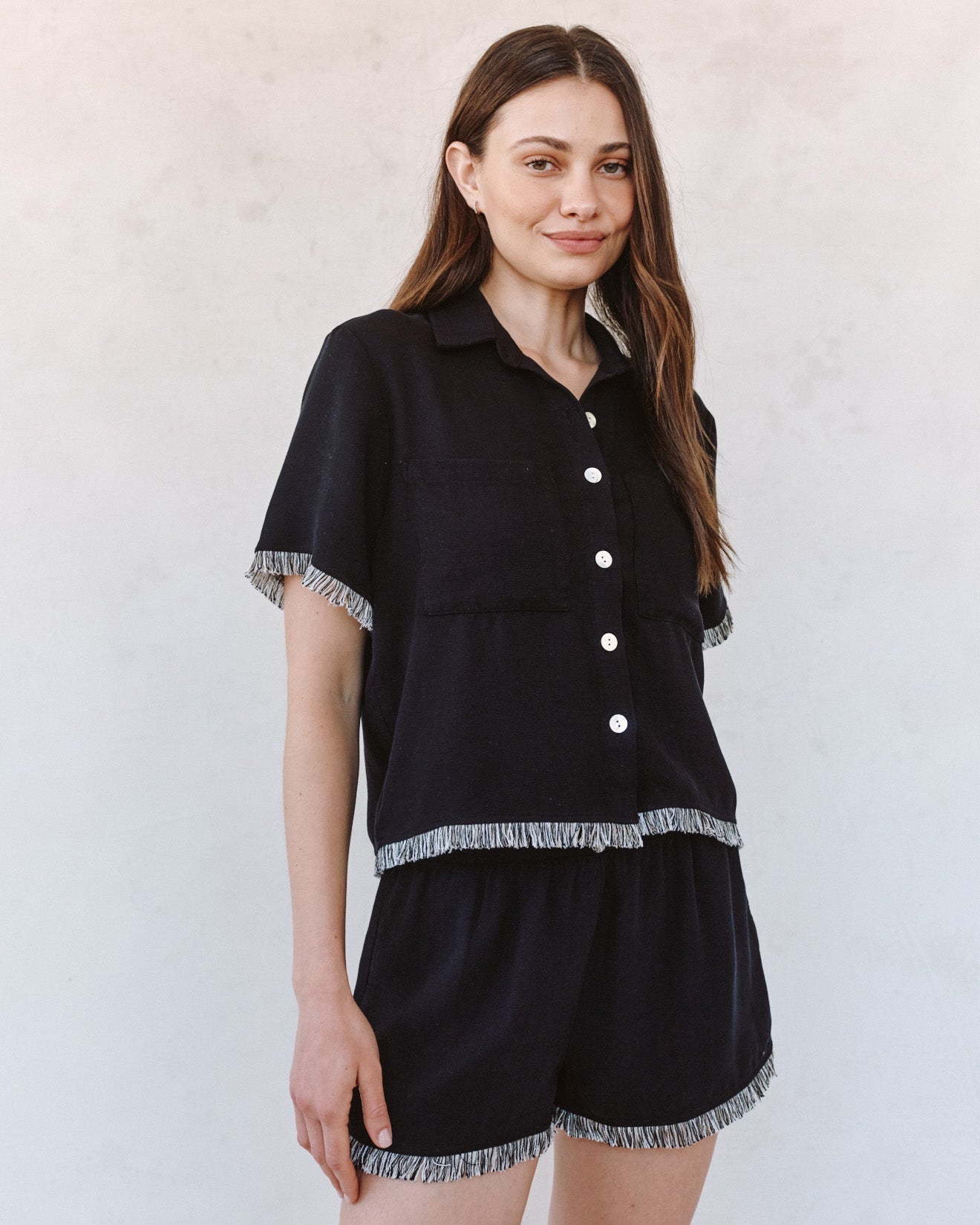 Bella Dahl Short Sleeve Fray Trim Shirt - Black