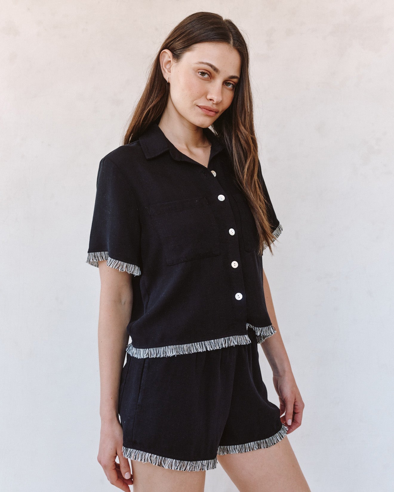 Bella Dahl Short Sleeve Fray Trim Shirt - Black