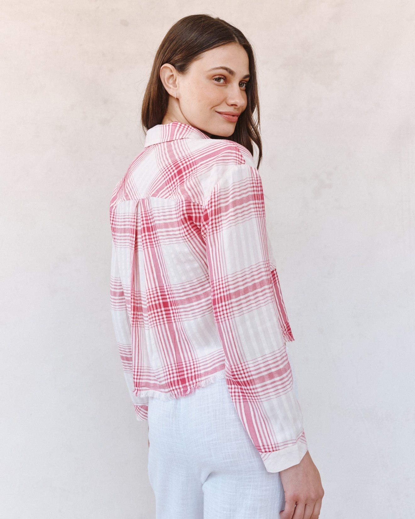 Bella Dahl Two Pocket Fray Hem Crop Shirt - Pink Sunset Shadow Plaid