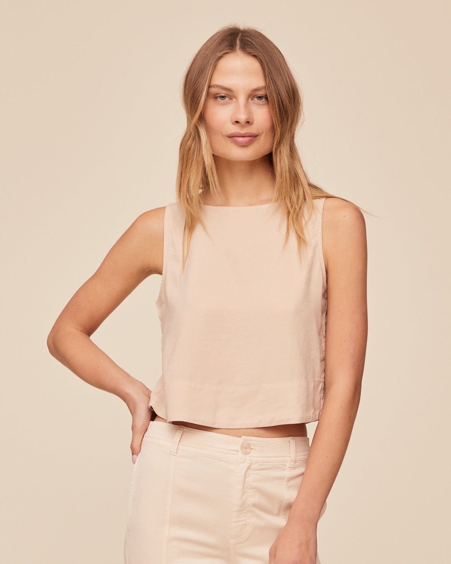 Bella Dahl Sleeveless Boat Neck Split Back - Linen Sand