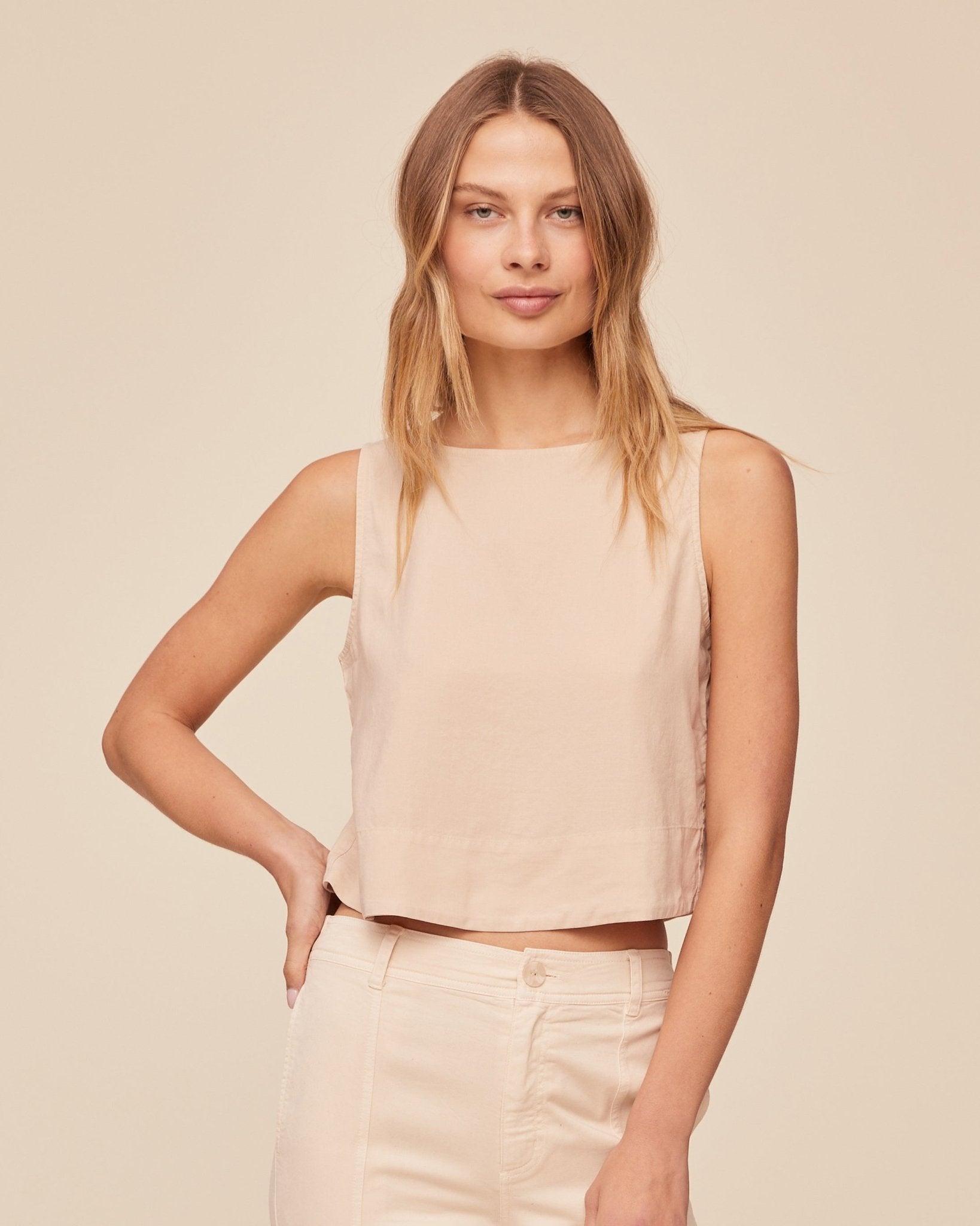 Bella Dahl Sleeveless Boat Neck Split Back - Linen Sand