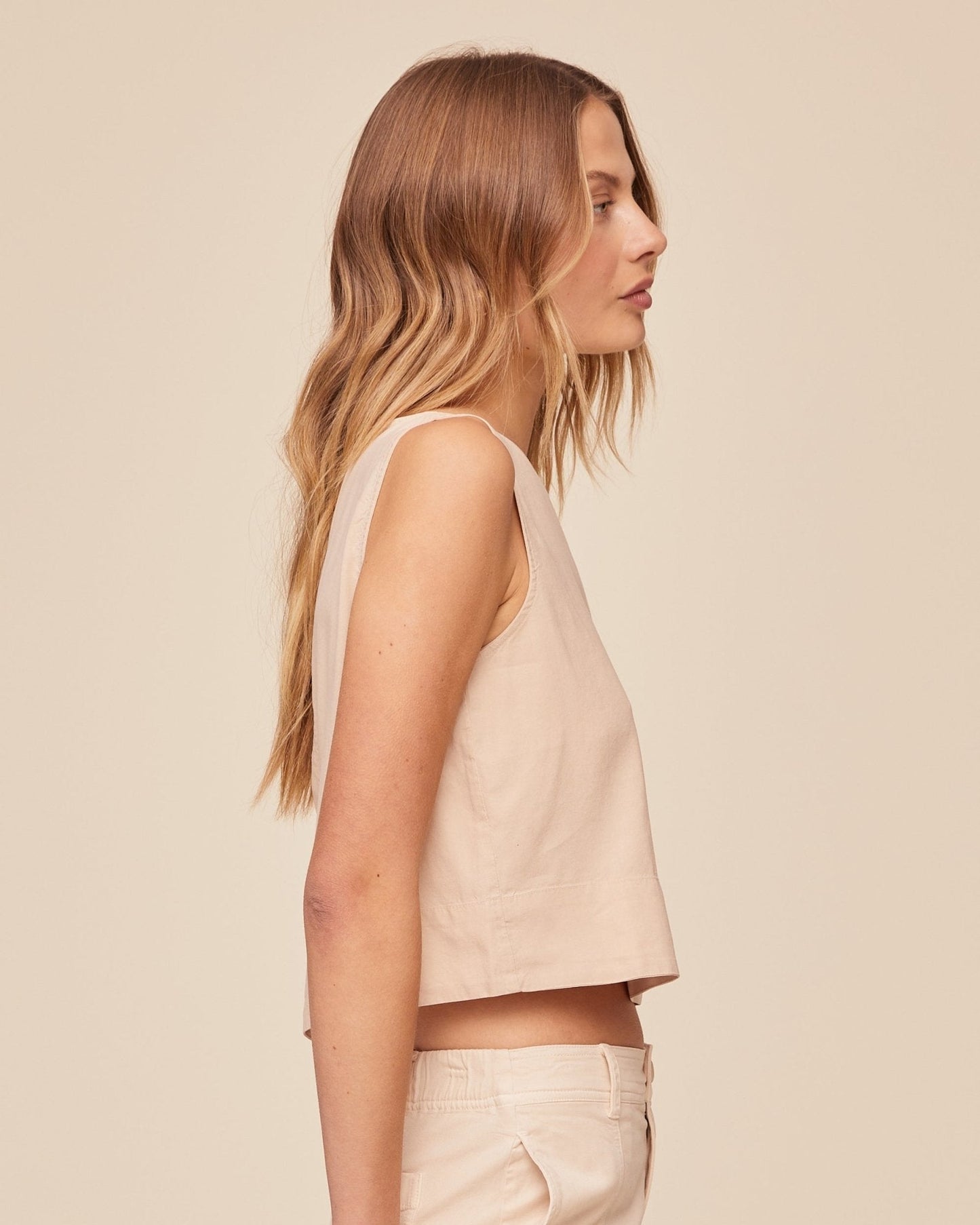 Bella Dahl Sleeveless Boat Neck Split Back - Linen Sand