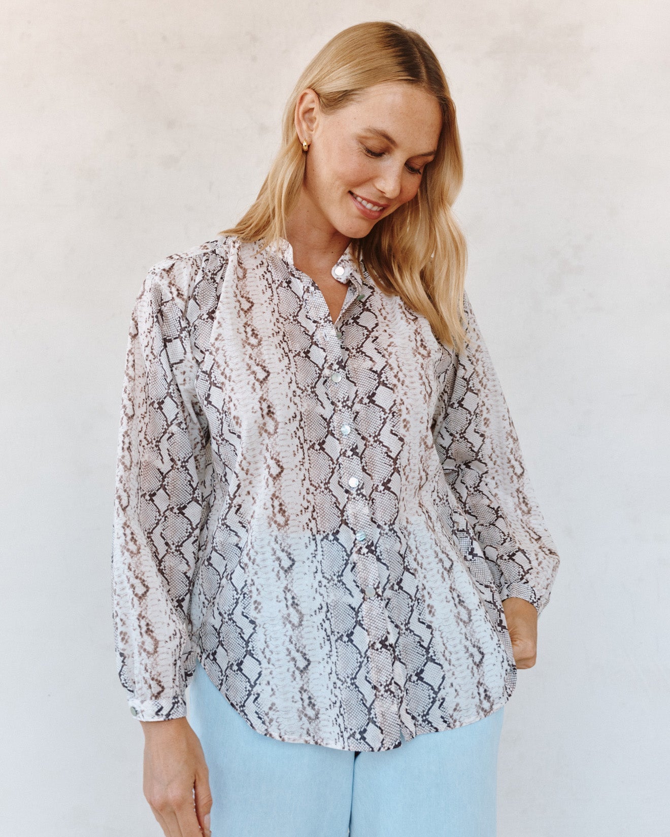 Bella Dahl Shirred Mandarin Collar Shirt - Blush Snake Print