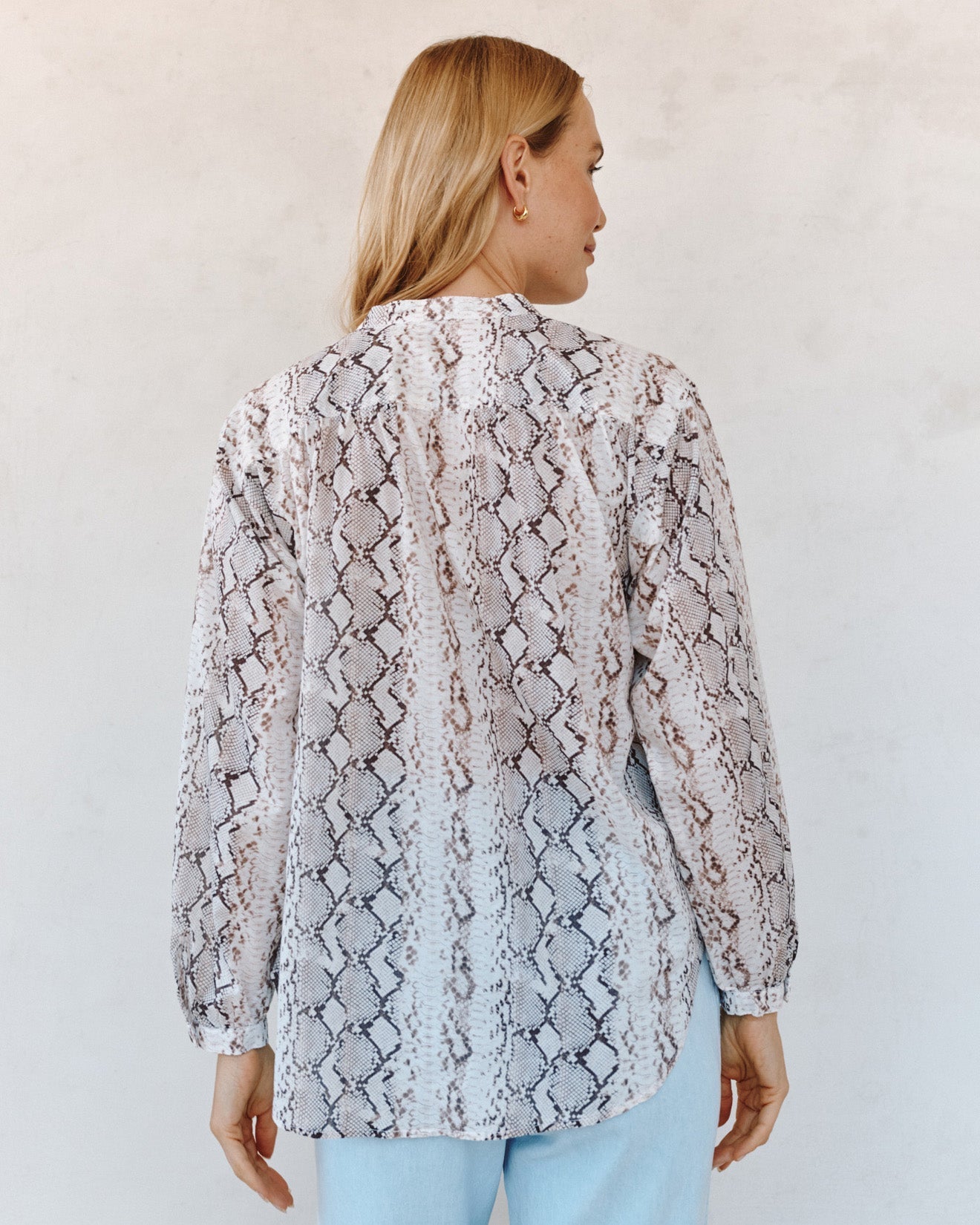 Bella Dahl Shirred Mandarin Collar Shirt - Blush Snake Print